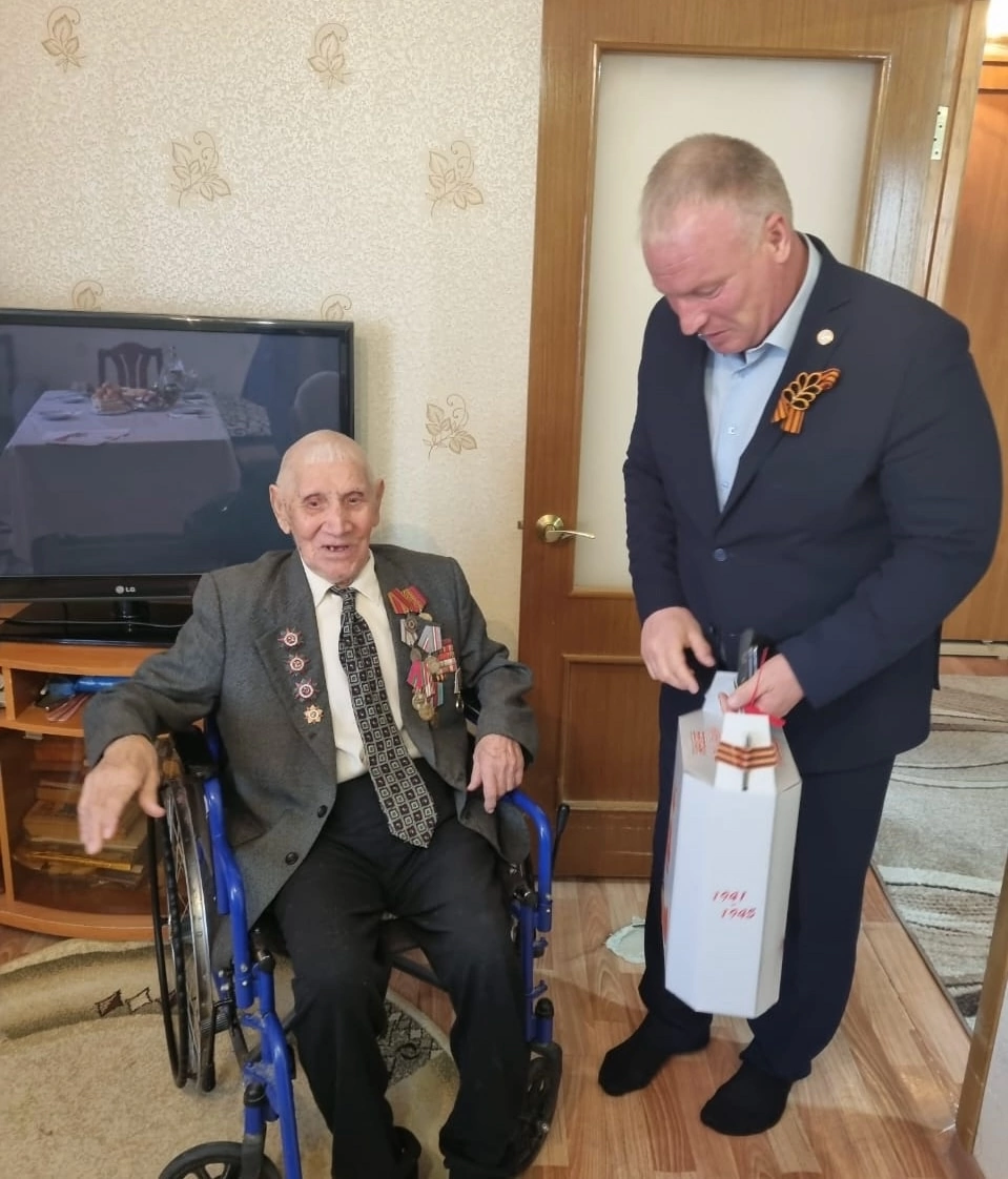 Глава Чистопольского района поздравил ветеранов с 80-летием Победы