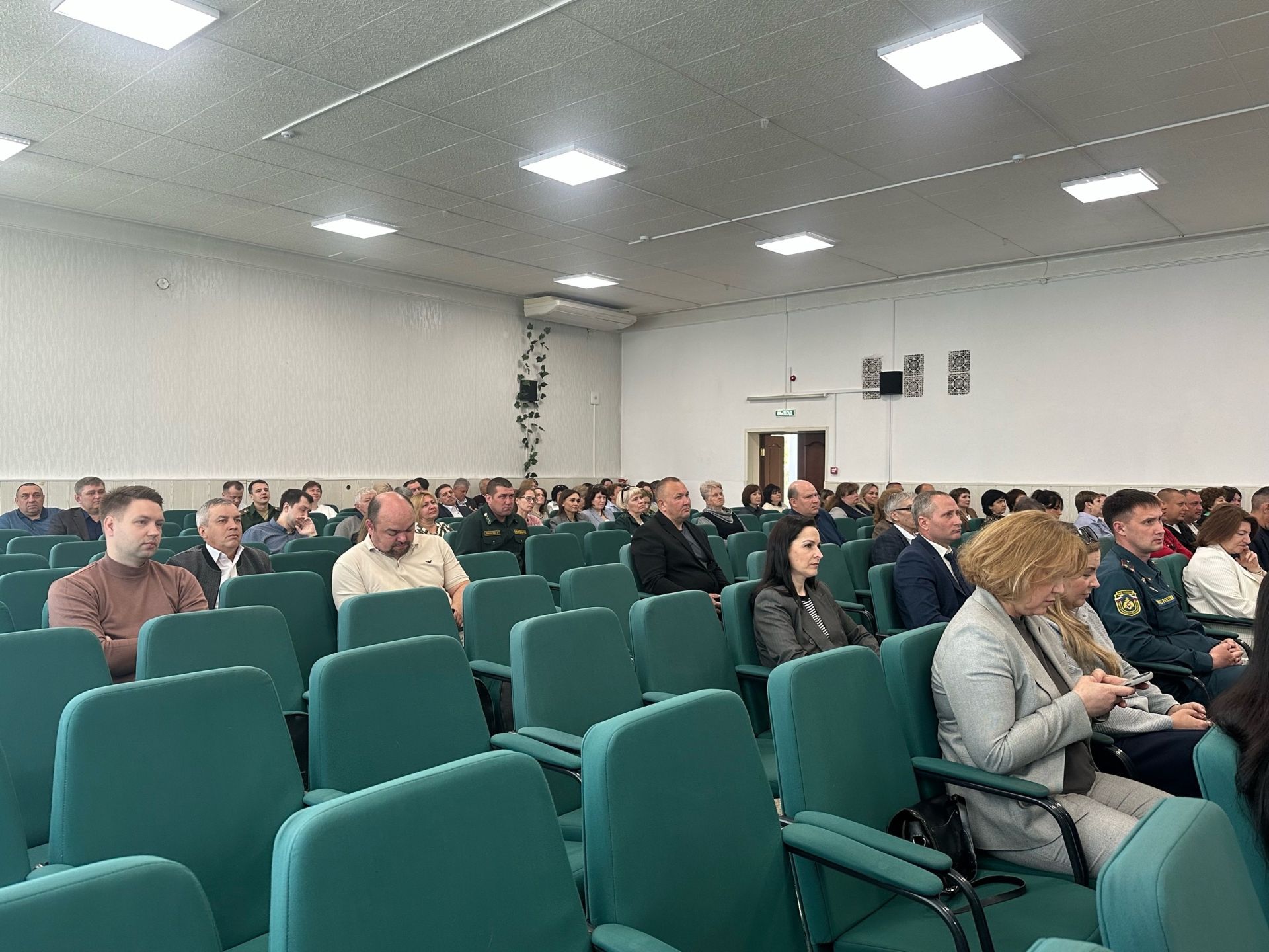 Контрафактный алкоголь, посевная и оперативная обстановка – ключевые темы аппаратного совещания