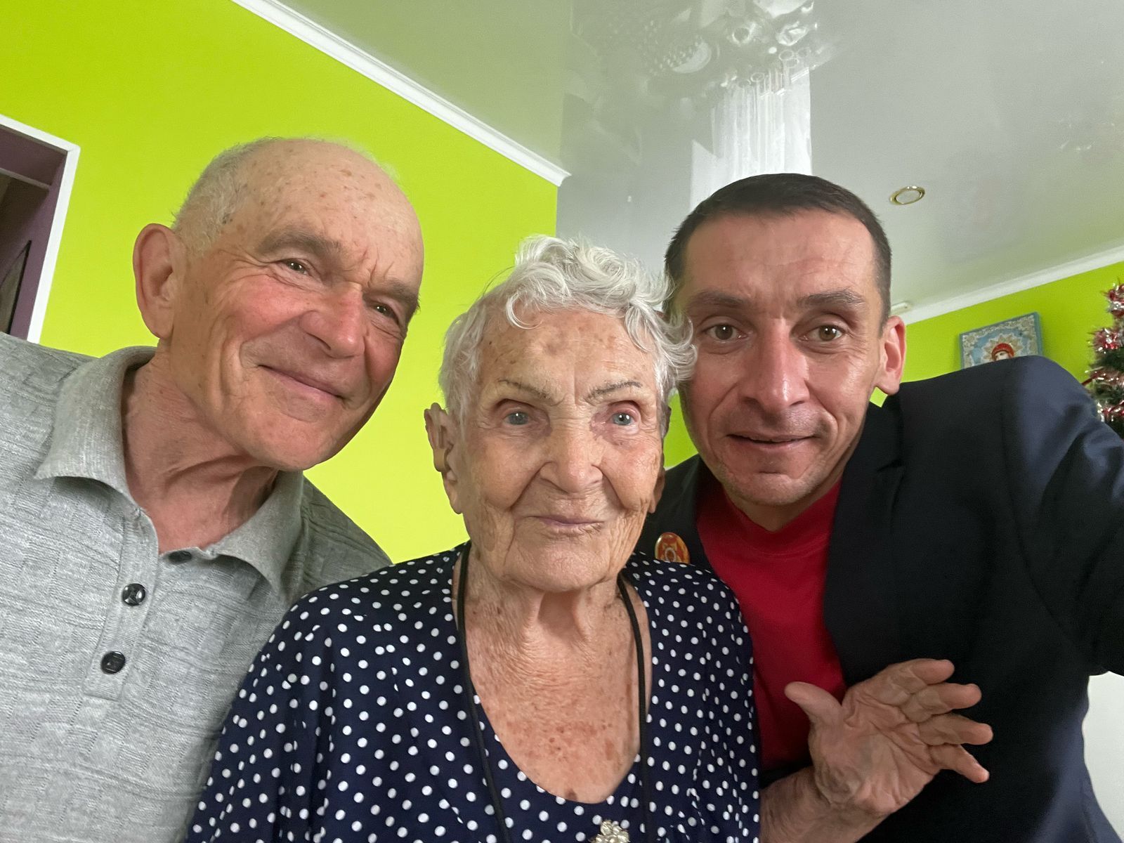 95-летней труженице тыла из Чистополя вручили поздравления от Владимира Путина и главы района
