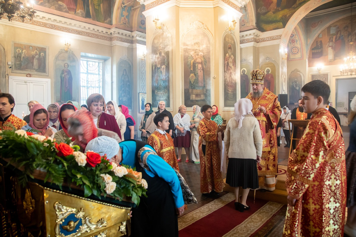 Епископ Пахомий совершил всенощное бдение в канун дня памяти своего небесного покровителя
