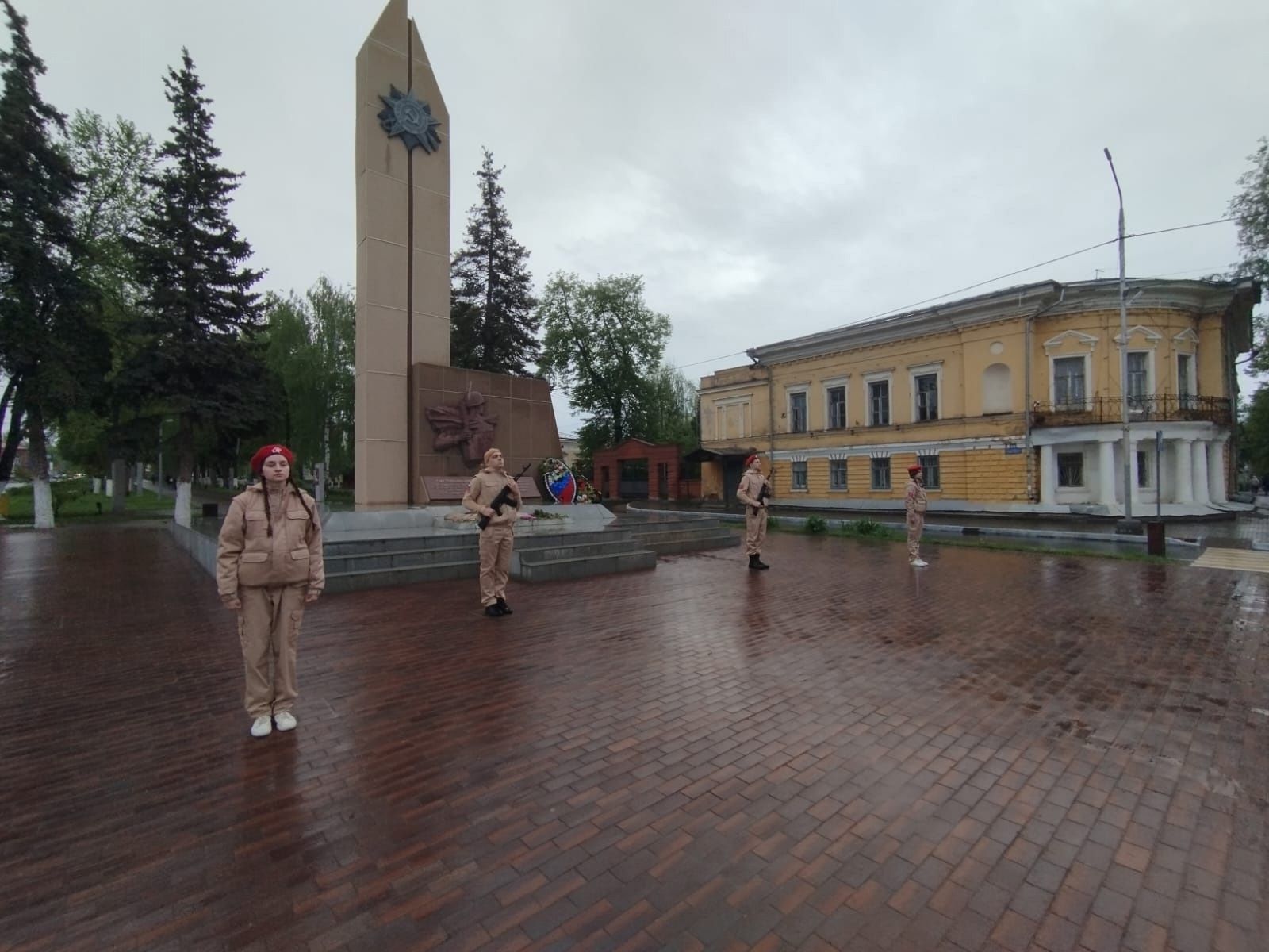В Чистополе стартовала «Вахта Памяти» у Вечного огня в честь 80-летия Победы