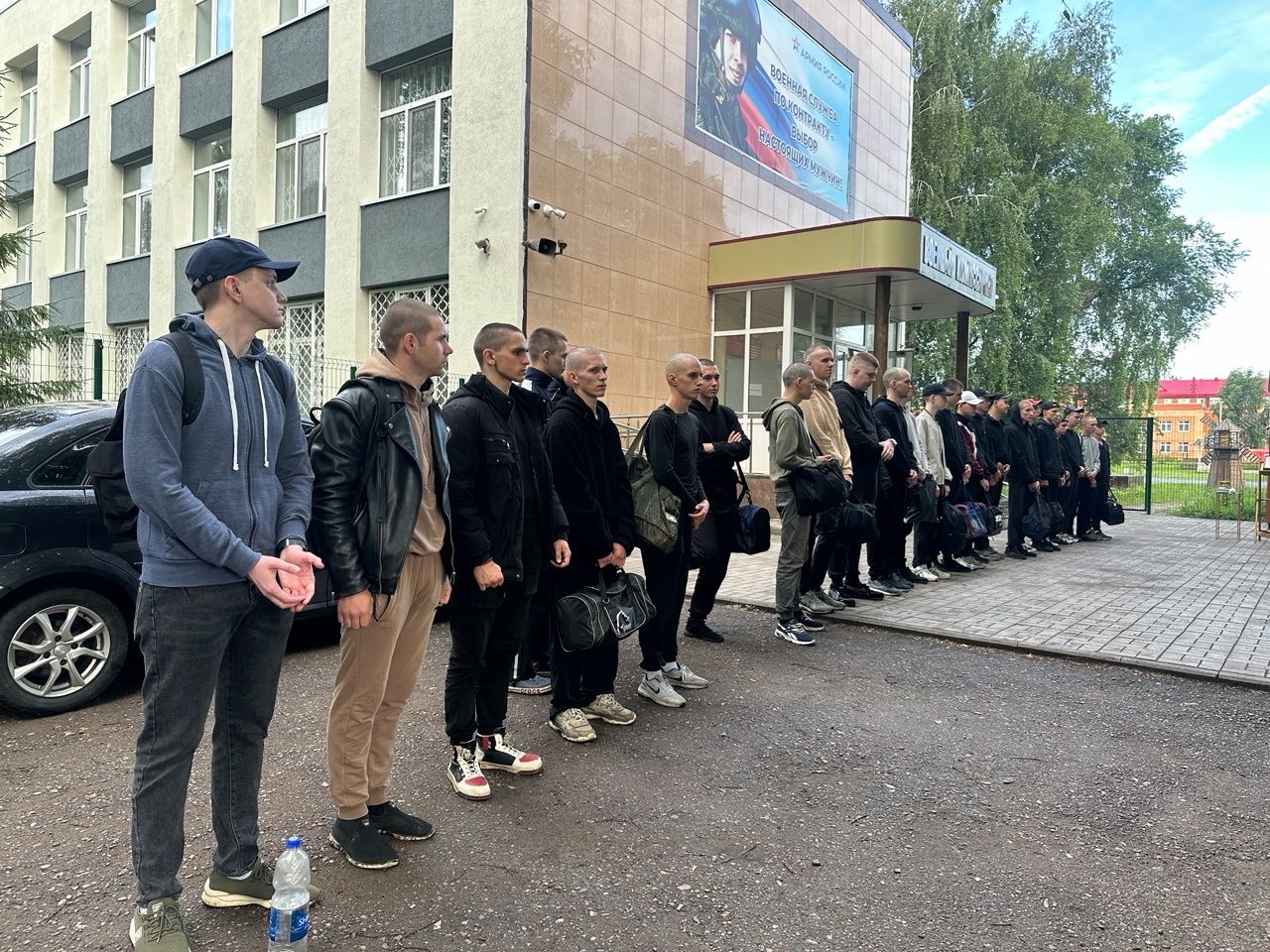 Более 20-ти чистопольских ребят отправились служить в Вооруженные Силы РФ