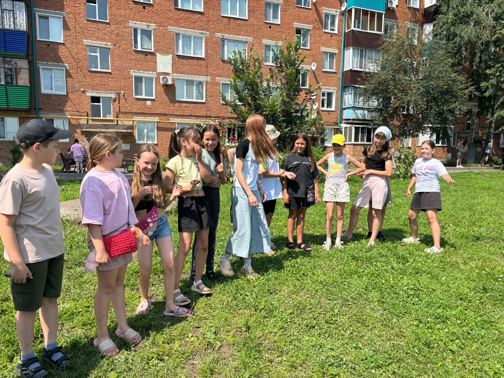 В Чистополе в микрорайоне Мельничной площади прошло занятие с детьми