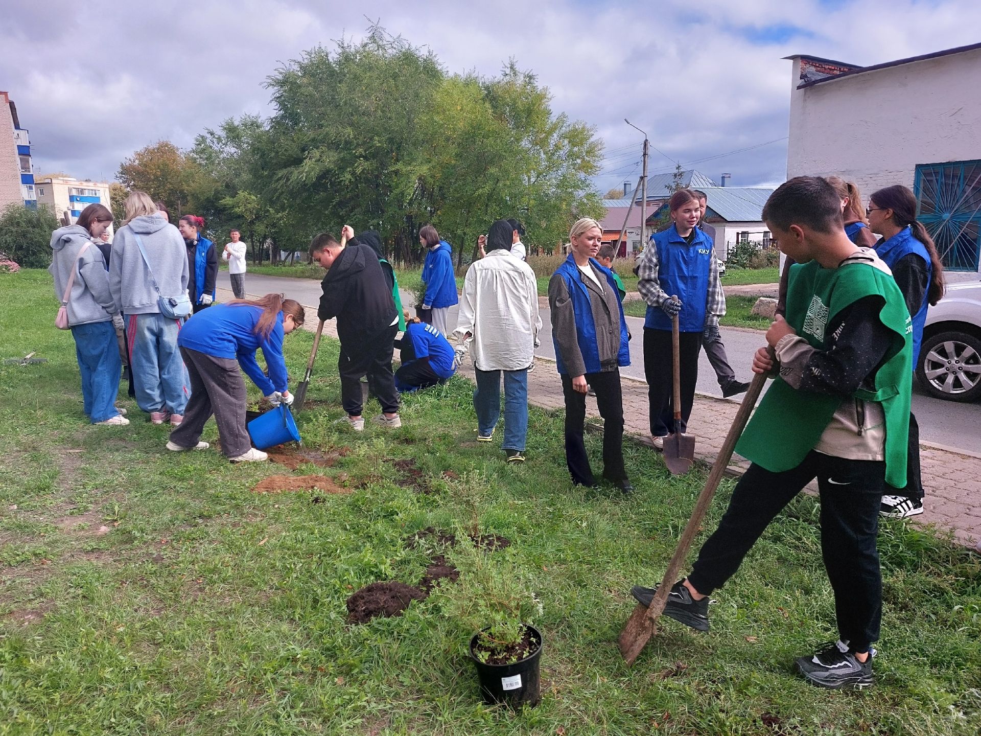 В Чистополе завершился «Курше фест» масштабной экологической акцией по озеленению