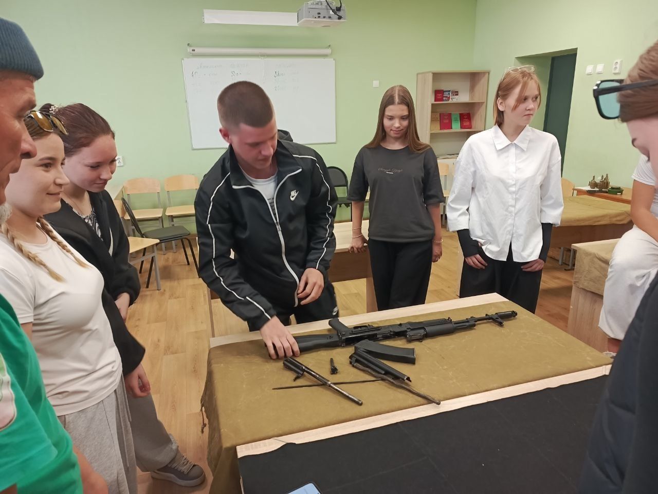 Чистопольские подростки приняли участие в военно-патриотическом мастер-классе «Снайпер»