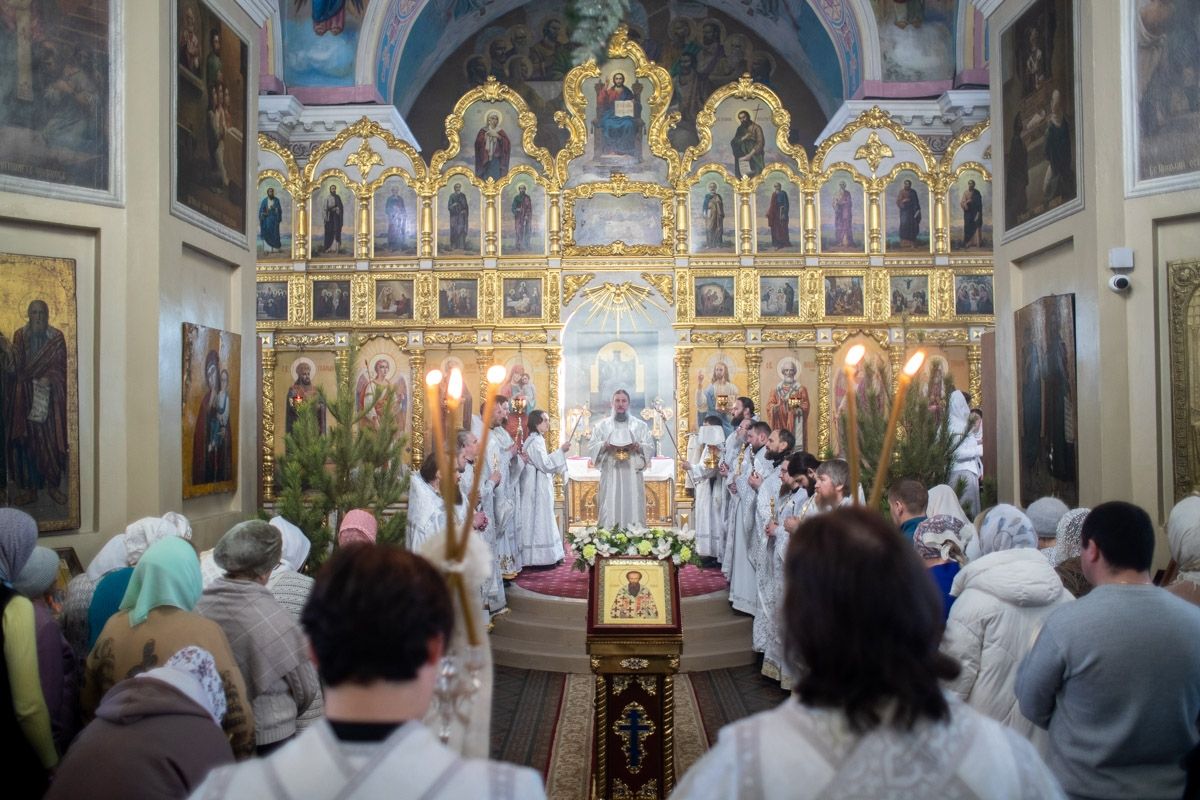 Епископ Пахомий совершил богослужение в Никольском соборе в день Обрезания Господня