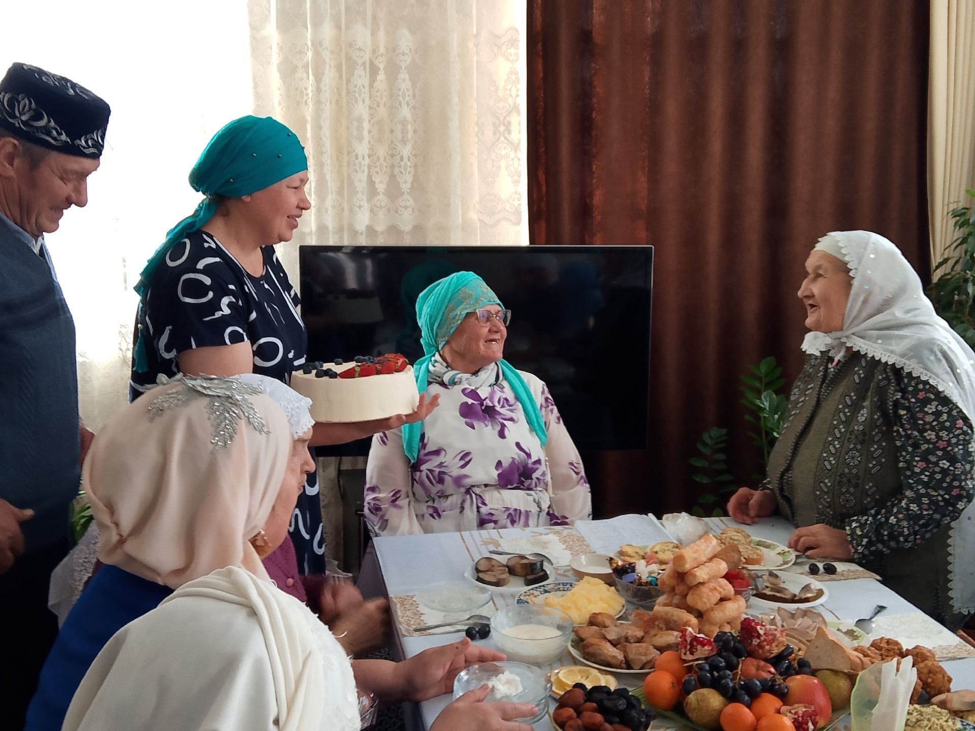 Жителей села Кутлушкино поздравили с юбилейными датами