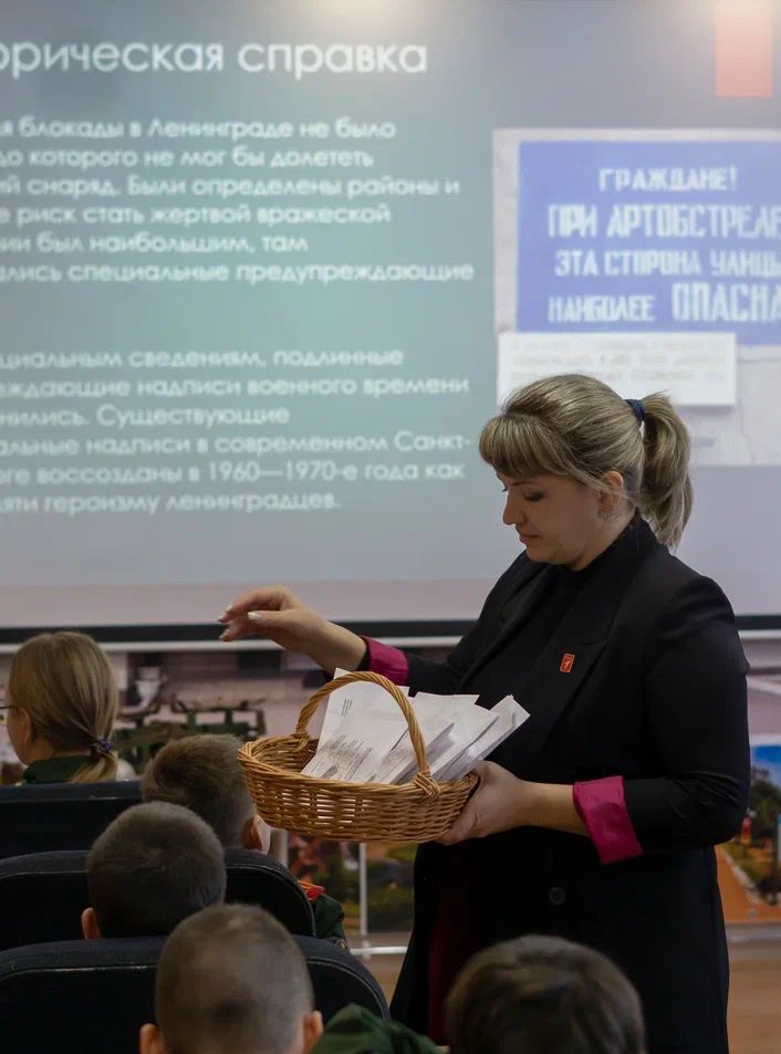Через плакаты и стихи: чистопольские кадеты рассказали о подвиге Ленинграда