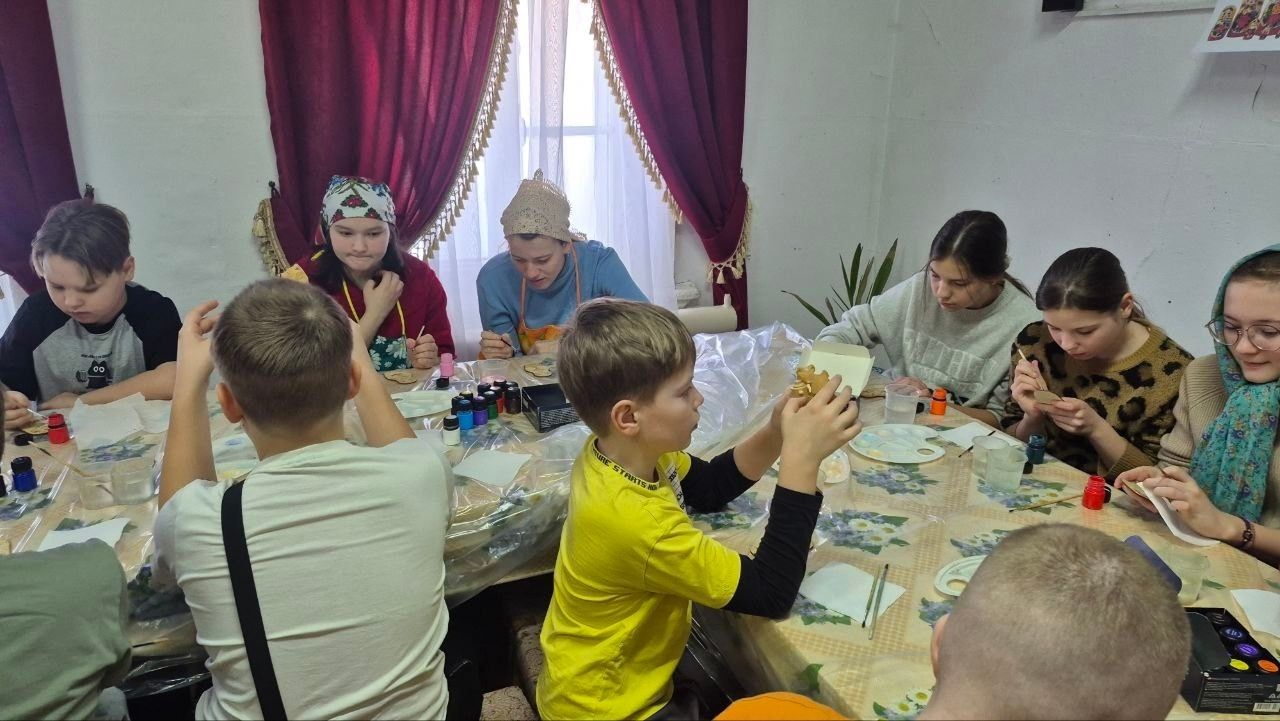Воспитанники чистопольской воскресной школы познакомились с искусством народной росписи