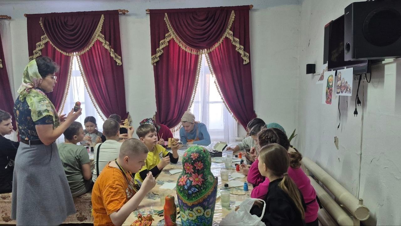 Воспитанники чистопольской воскресной школы познакомились с искусством народной росписи