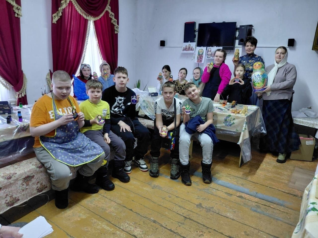 Воспитанники чистопольской воскресной школы познакомились с искусством народной росписи