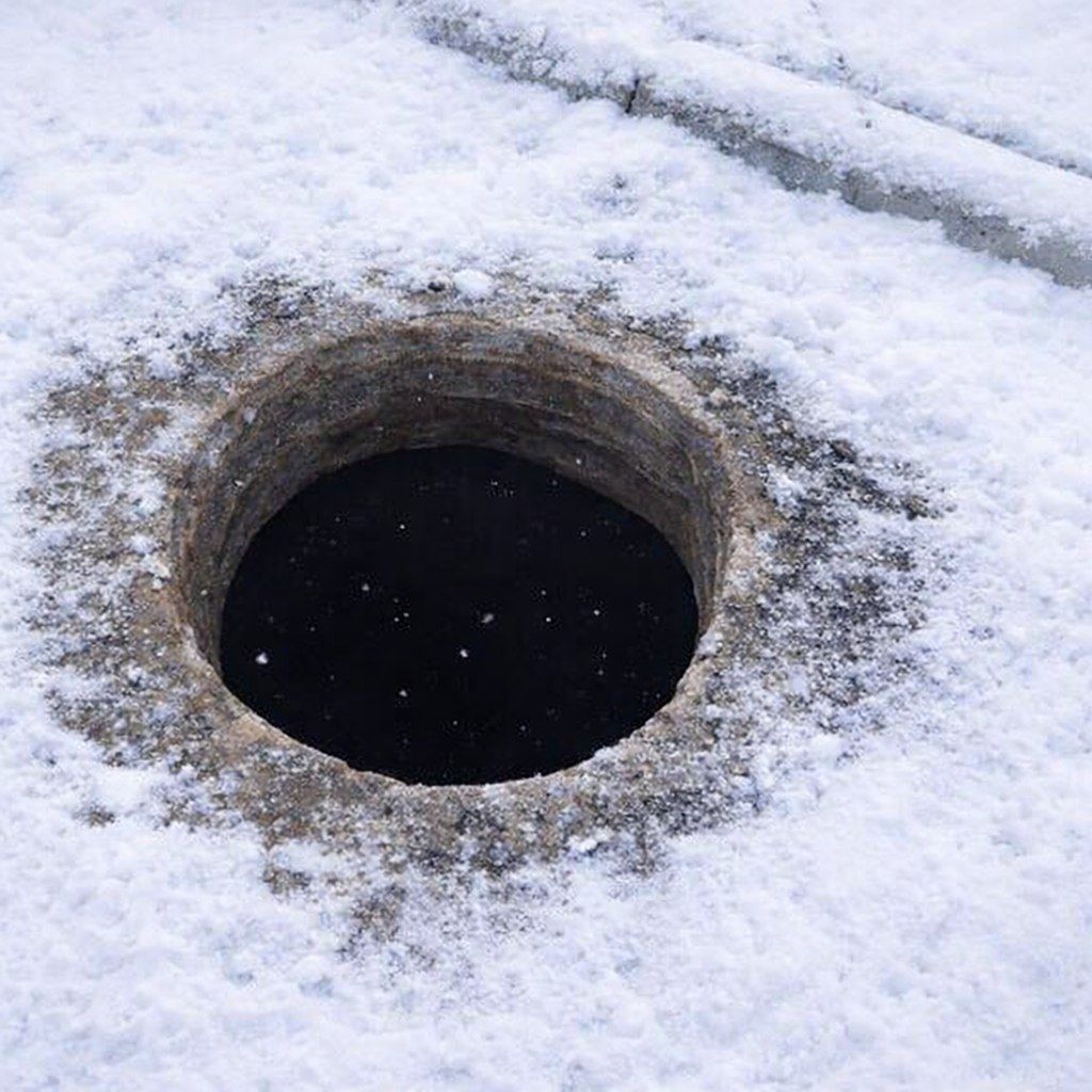 Возбуждено уголовное дело после гибели двух детей, упавших в открытый колодец