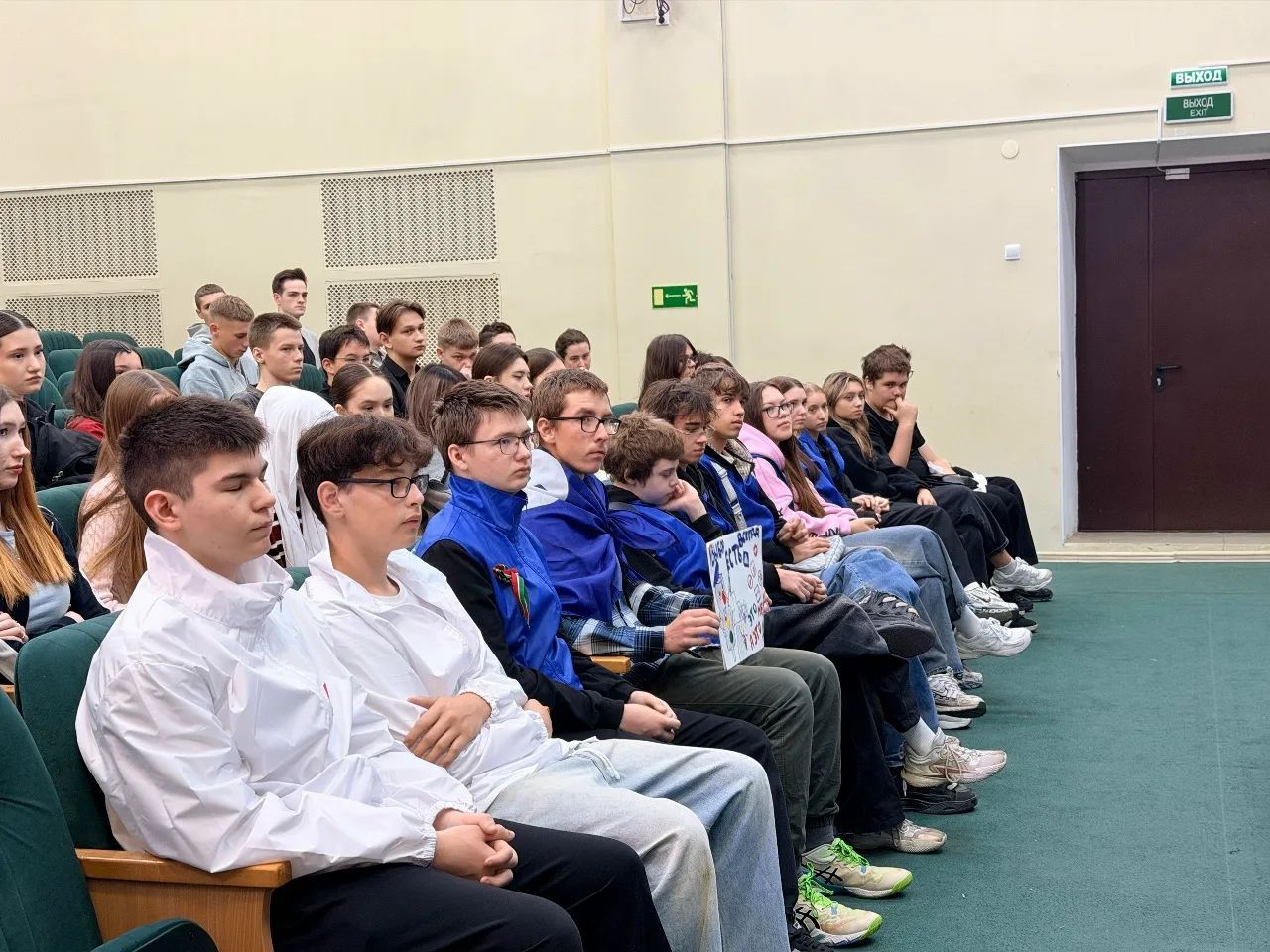 Молодежь участвовала в масштабной акции по безопасности дорожного движения в Чистополе