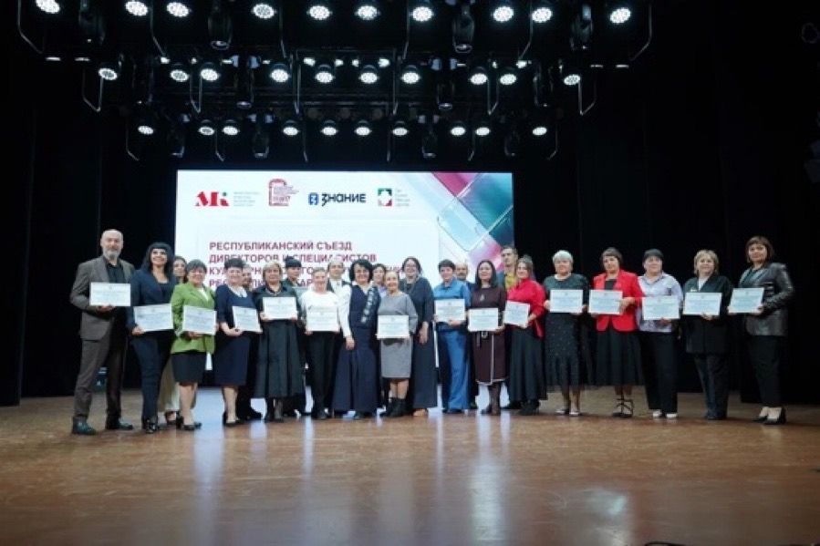 Чистайның мәдәният хезмәткәрләре республика съездында бүләкләр алдылар