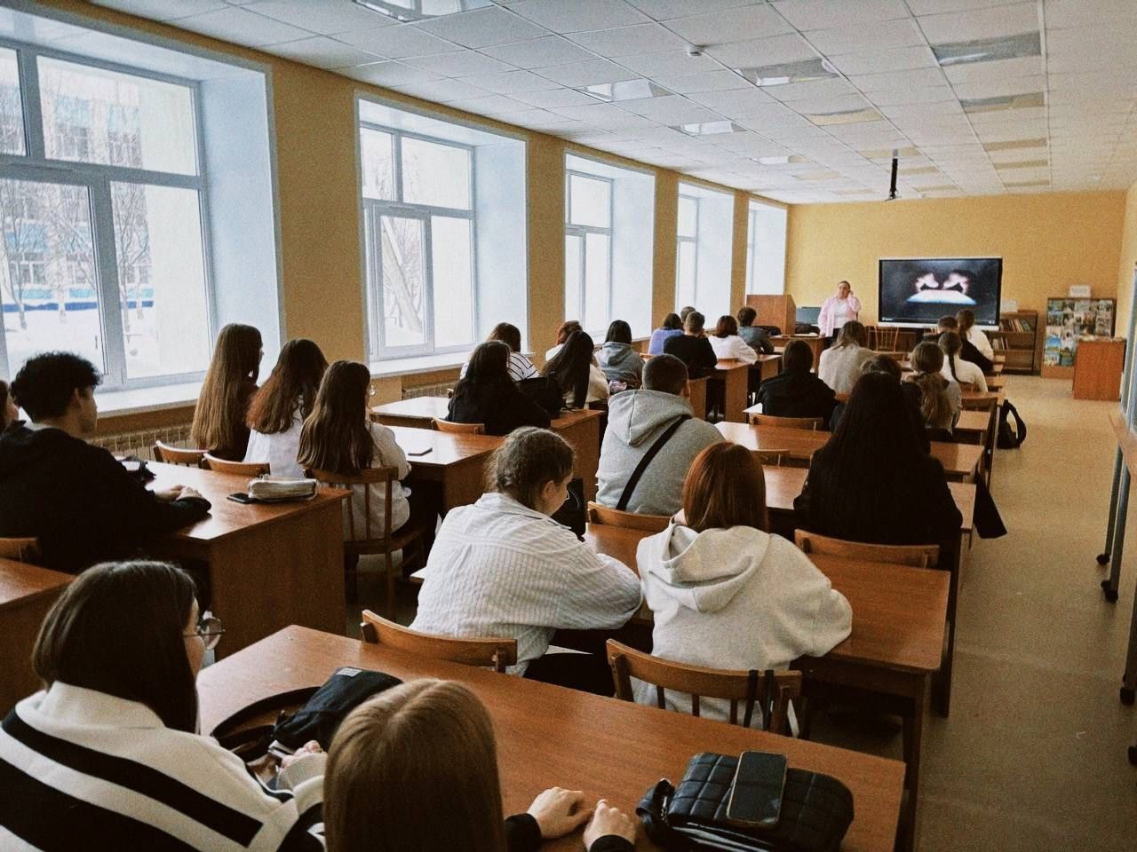 Чистопольские студенты посмотрели документальный фильм о профилактике наркозависимости