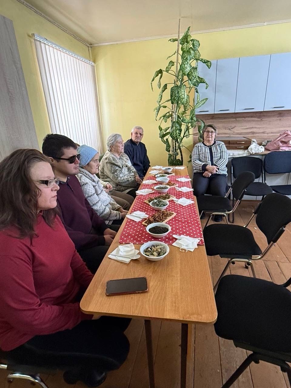 Специалисты «Чистые луга» провели эко-мероприятие для людей с ОВЗ