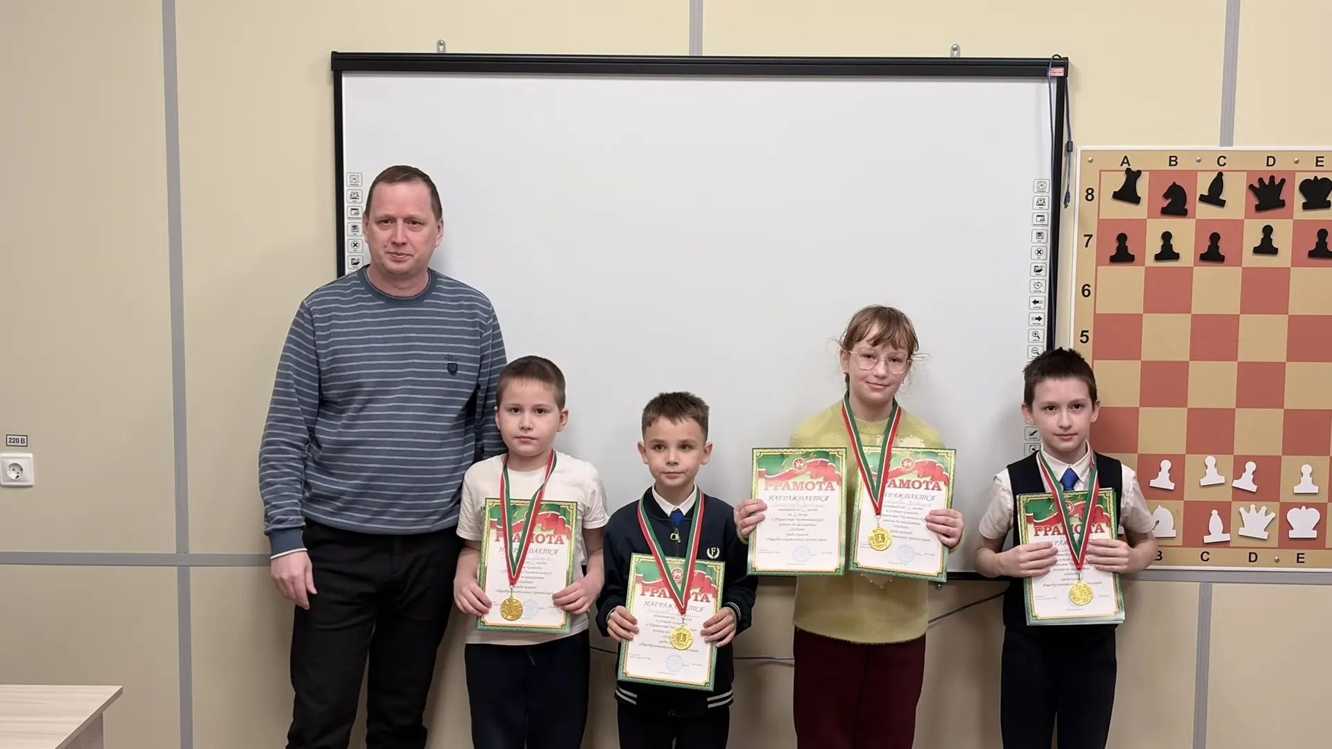 В Чистополе определили лучших юных шахматистов среди первых и вторых классов