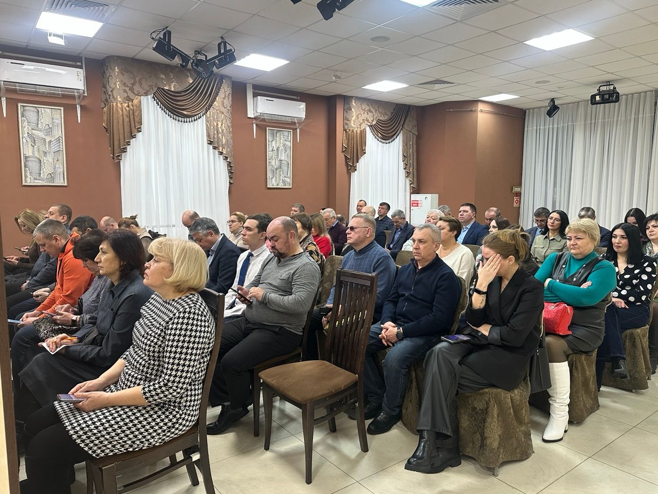 Рост надоев, итоги подписки и битва со снегом: ключевые темы аппаратного совещания в Чистополе