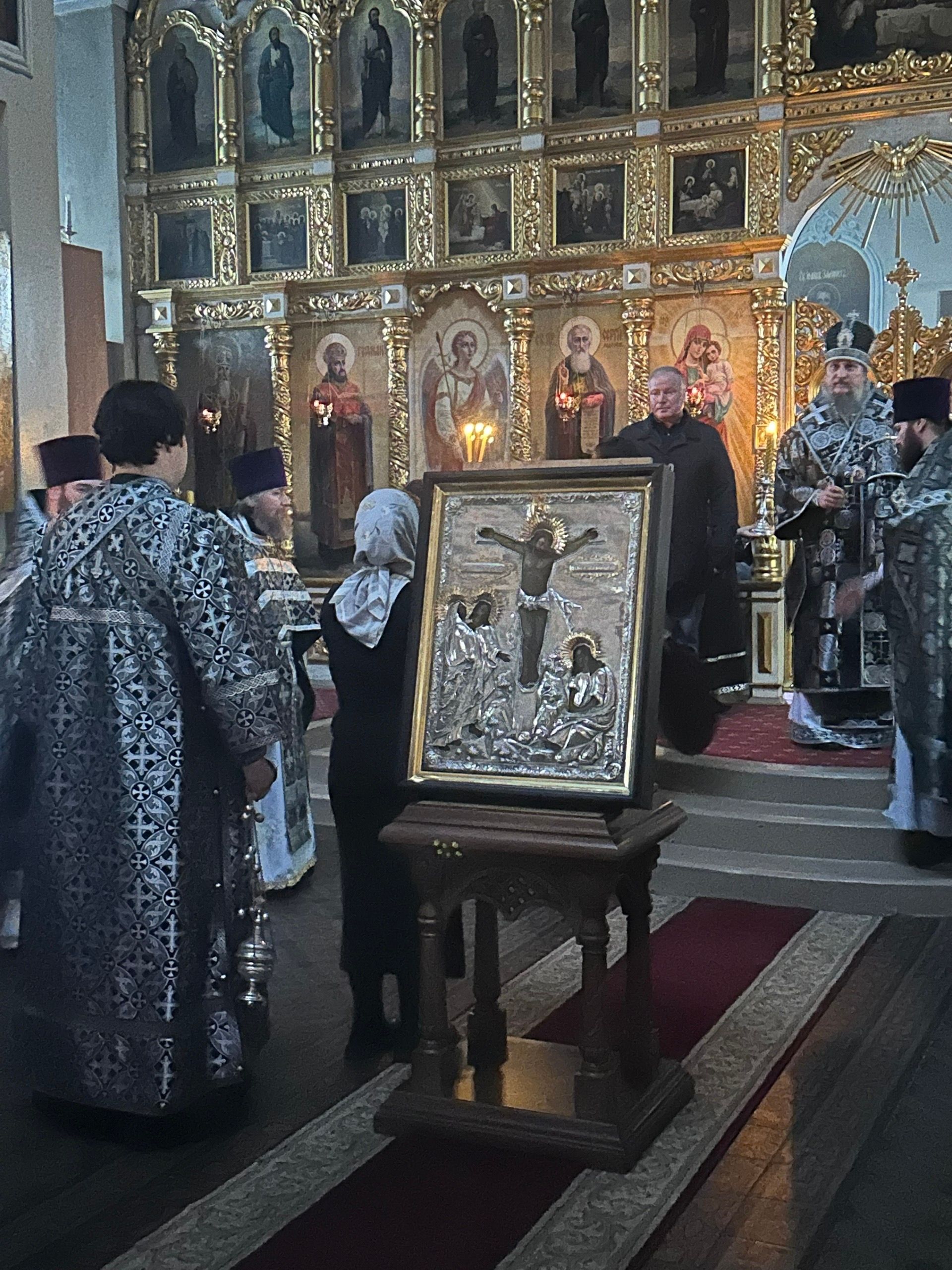 В Свято-Никольском соборе встретили отреставрированный образ «Распятие Господне»