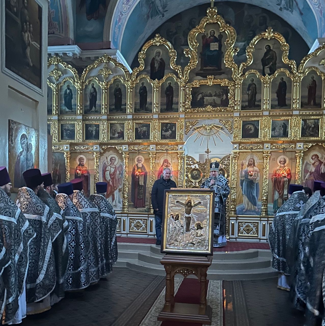 В Свято-Никольском соборе встретили отреставрированный образ «Распятие Господне»