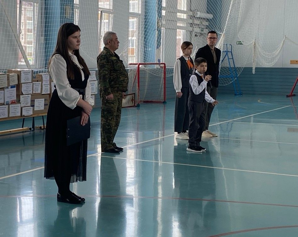 «Мой подарок солдату»: чистопольские лицеисты собрали десятки коробок с гуманитарной помощью для бойцов СВО