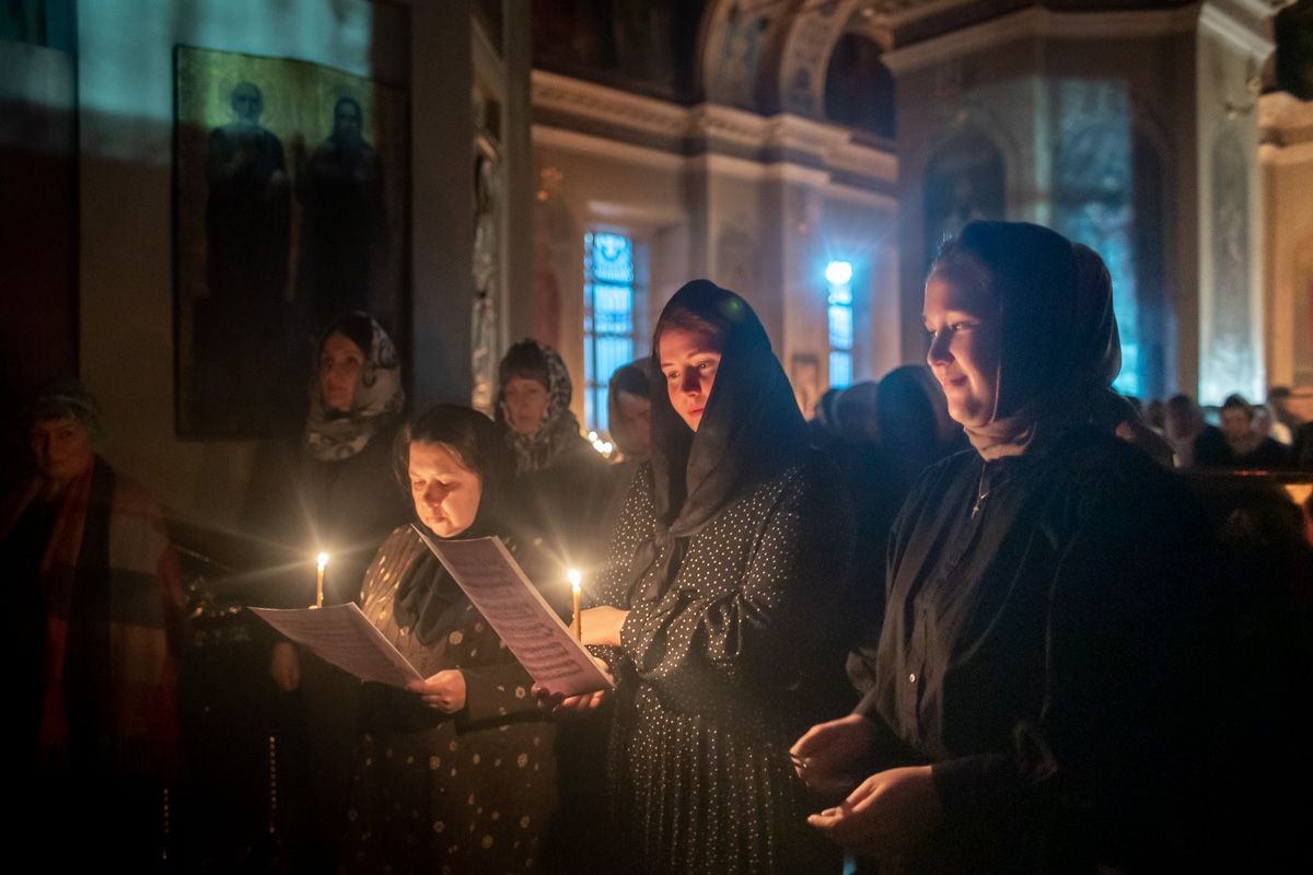 Епископ Пахомий провёл вечернюю службу в Свято-Никольском соборе