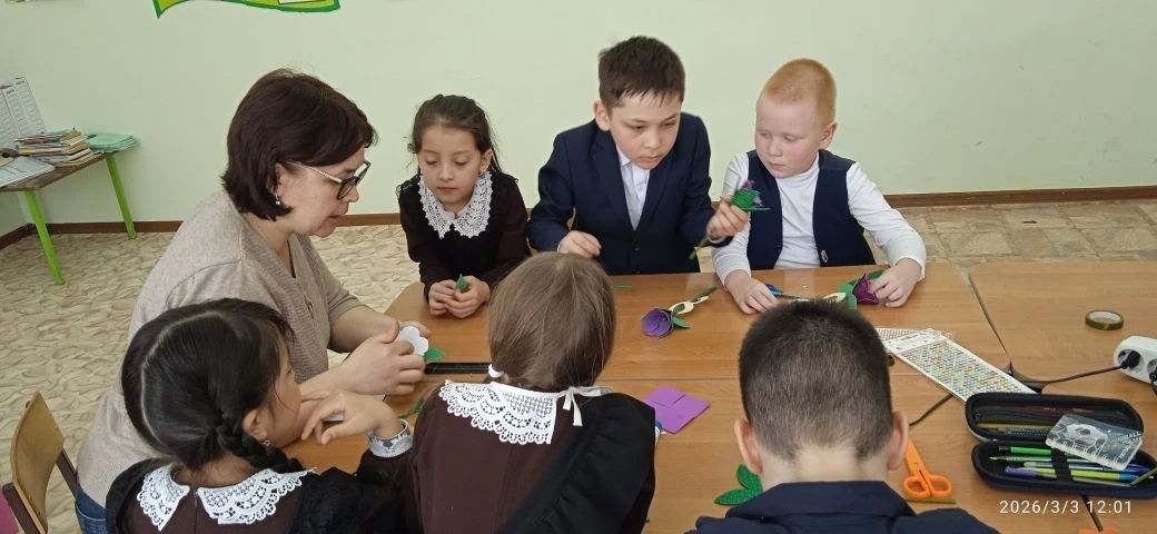 Юные читатели  библиотеки Чистопольского района сделали подарки для мам своими руками