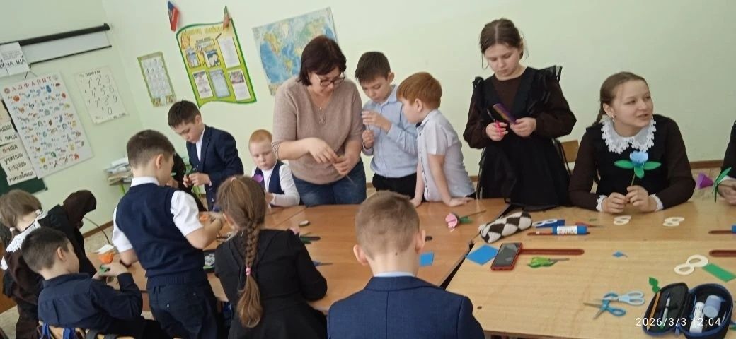 Юные читатели  библиотеки Чистопольского района сделали подарки для мам своими руками