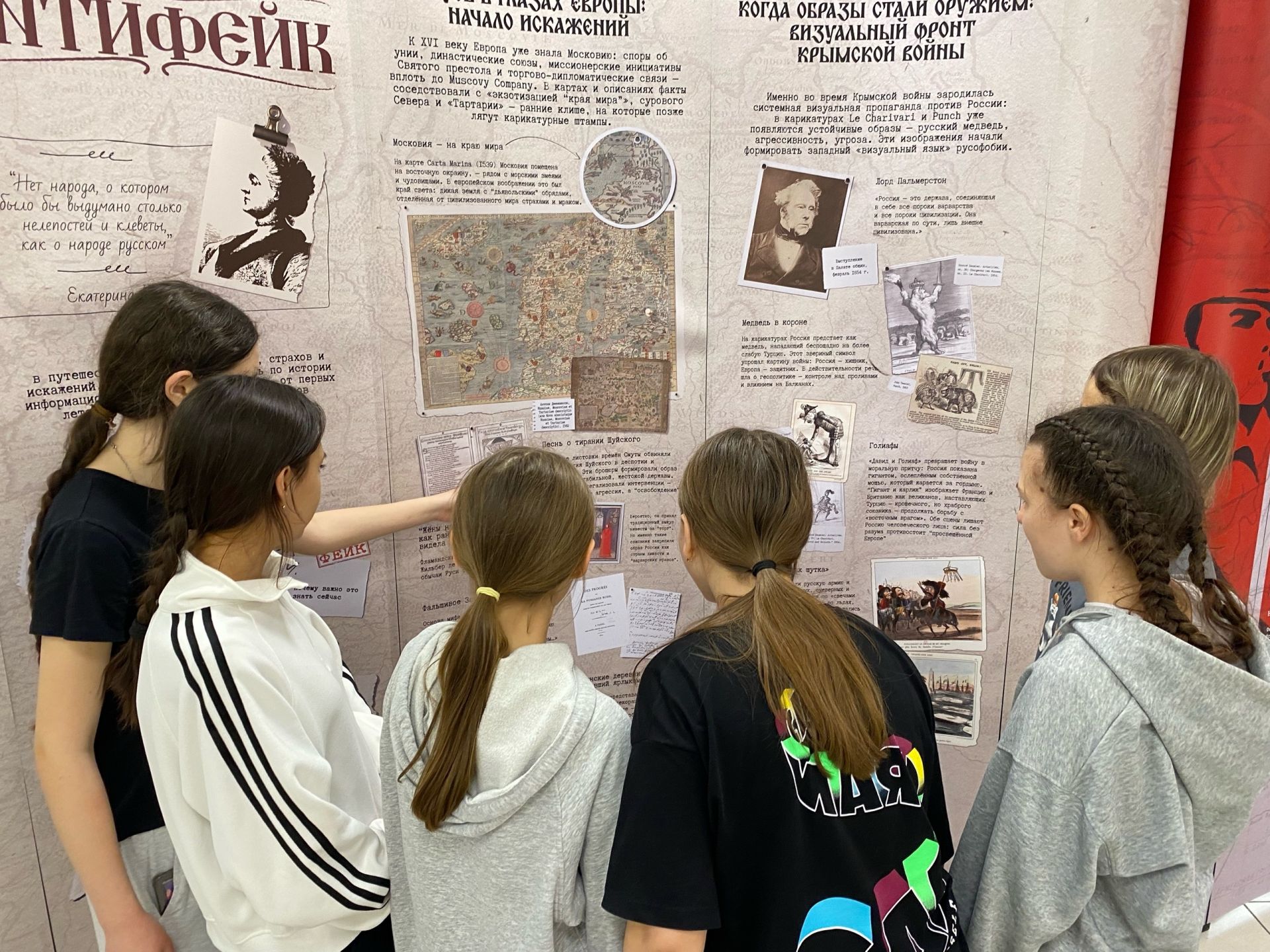 В Чистополе открылась передвижная выставка «Антифейк»
