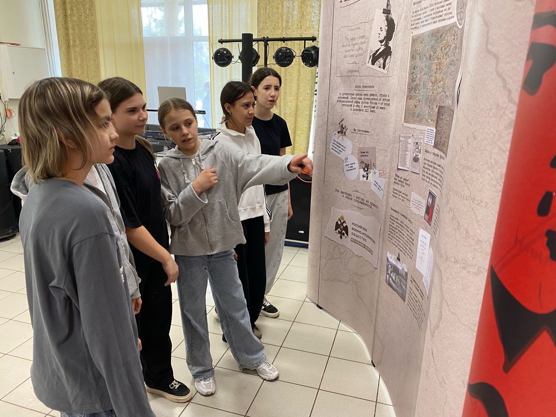 В Чистополе открылась передвижная выставка «Антифейк»