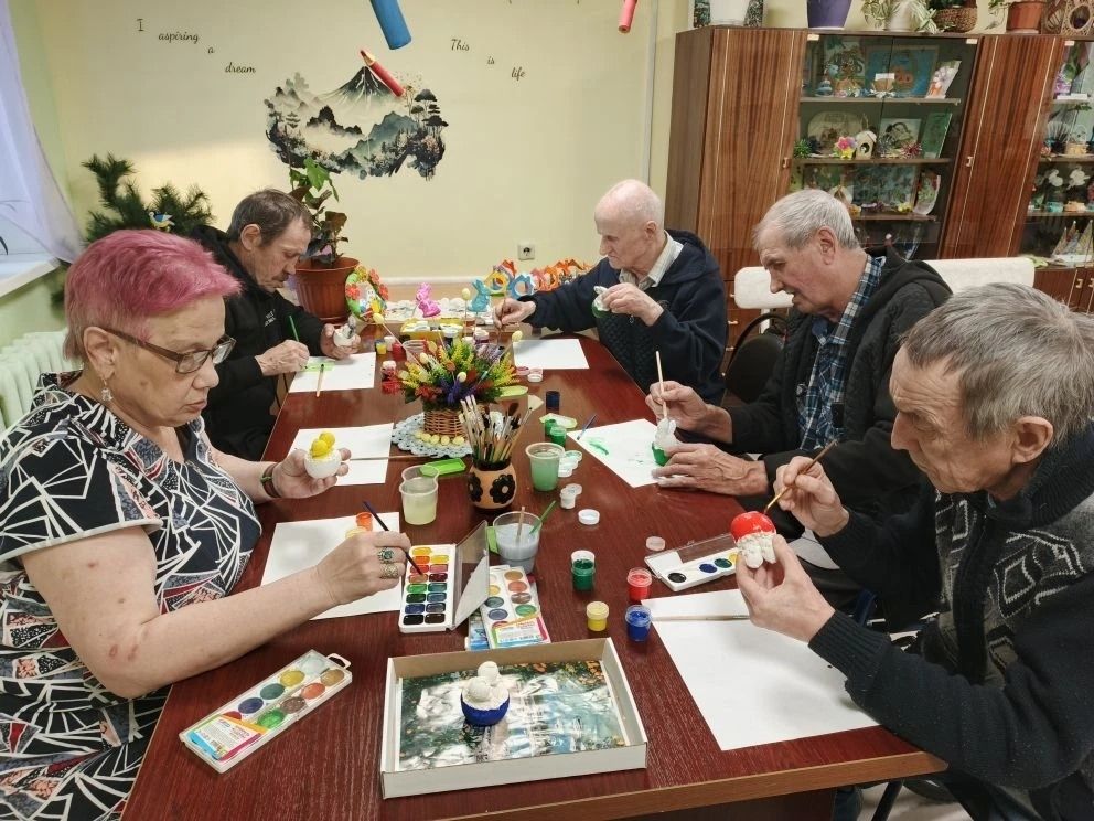 В чистопольском доме-интернате прошёл мастер-класс по росписи гипсовых фигурок