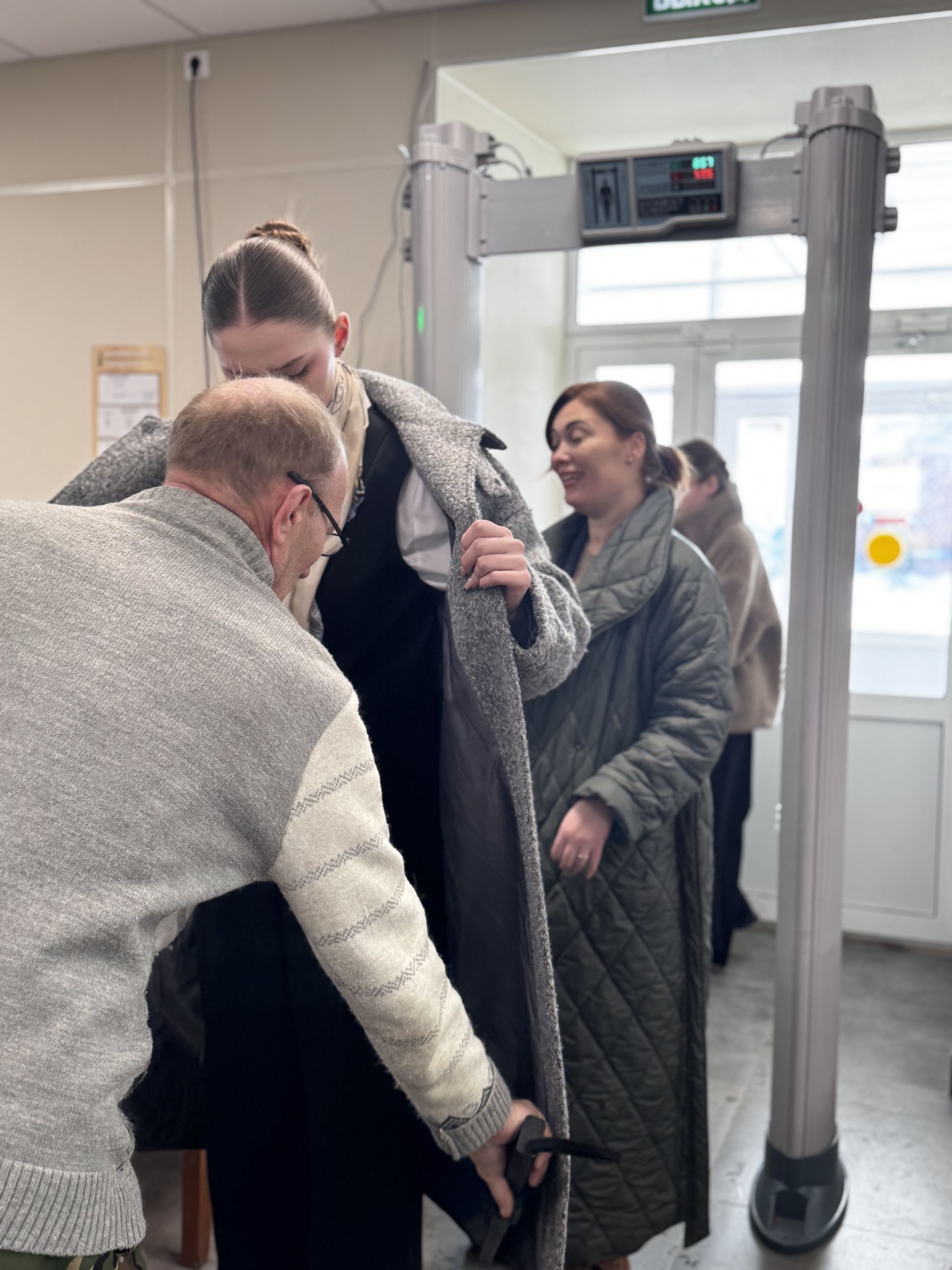 Балалар әти-әниләре белән бергәләп дәүләт имтиханнары яздылар