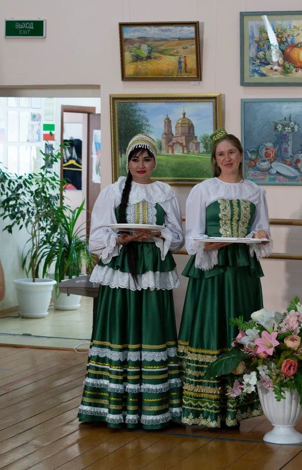 В Чистопольских Выселках открылась новая картинная галерея