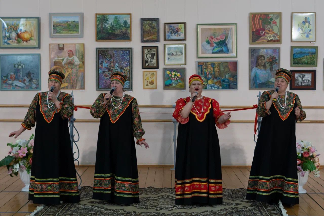 В Чистопольских Выселках открылась новая картинная галерея