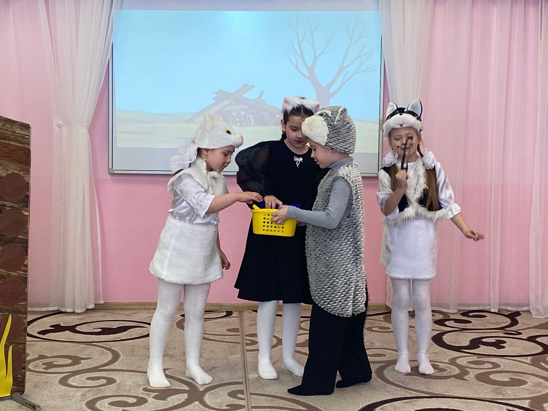 Мәктәпкәчә яшьтәге Чистай балалары «Театрның тылсымлы дөньясы» фестивалендә татар телендә спектакльләр күрсәттеләр