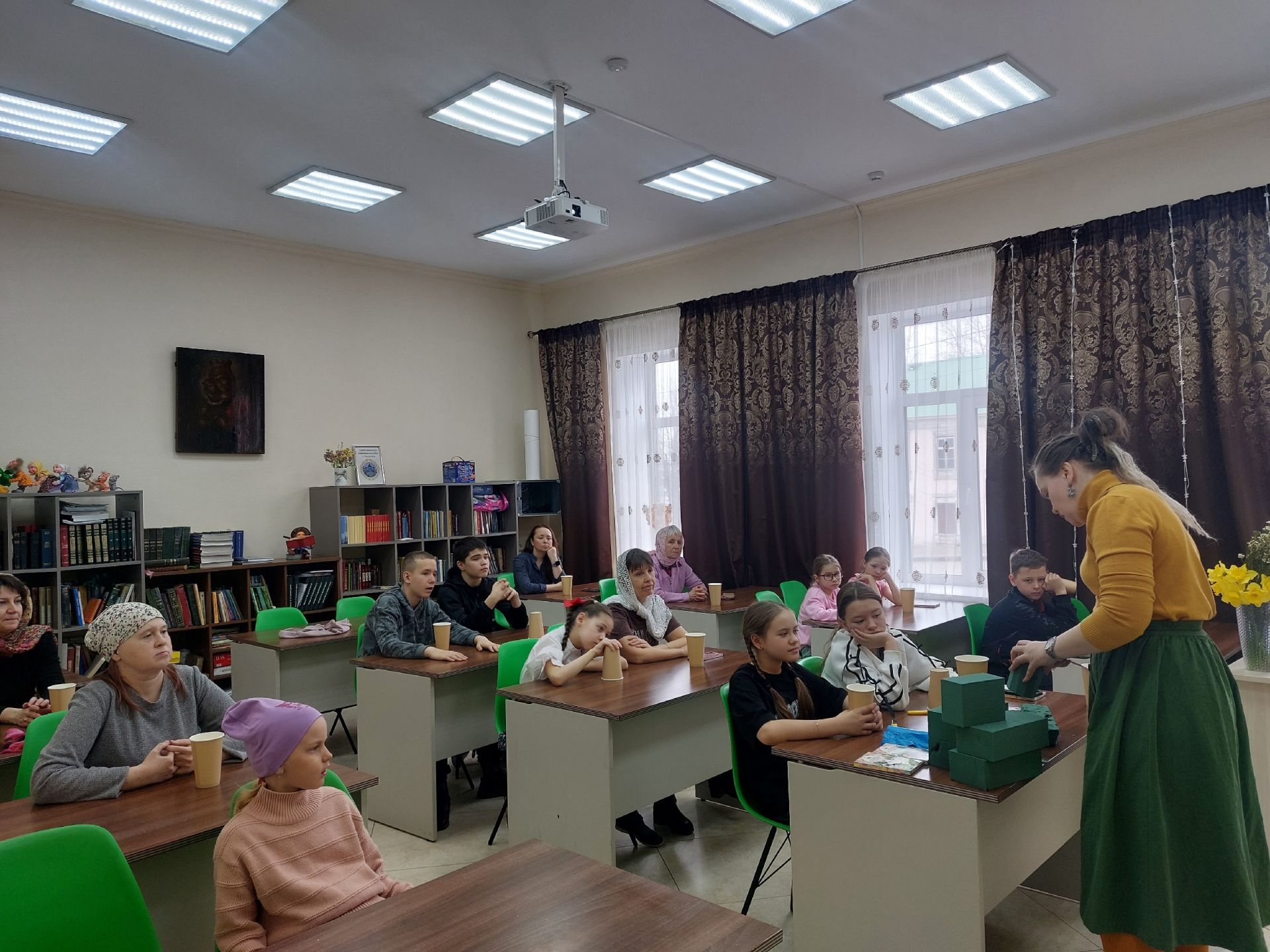 В чистопольской воскресной школе прошёл мастер-класс по церковной флористике