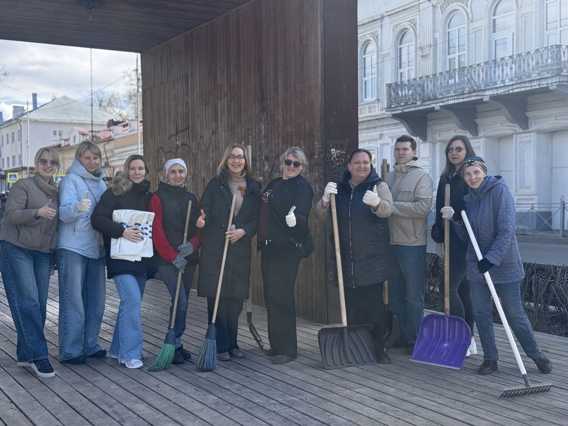 В Чистополе прошёл масштабный субботник на Центральном бульваре