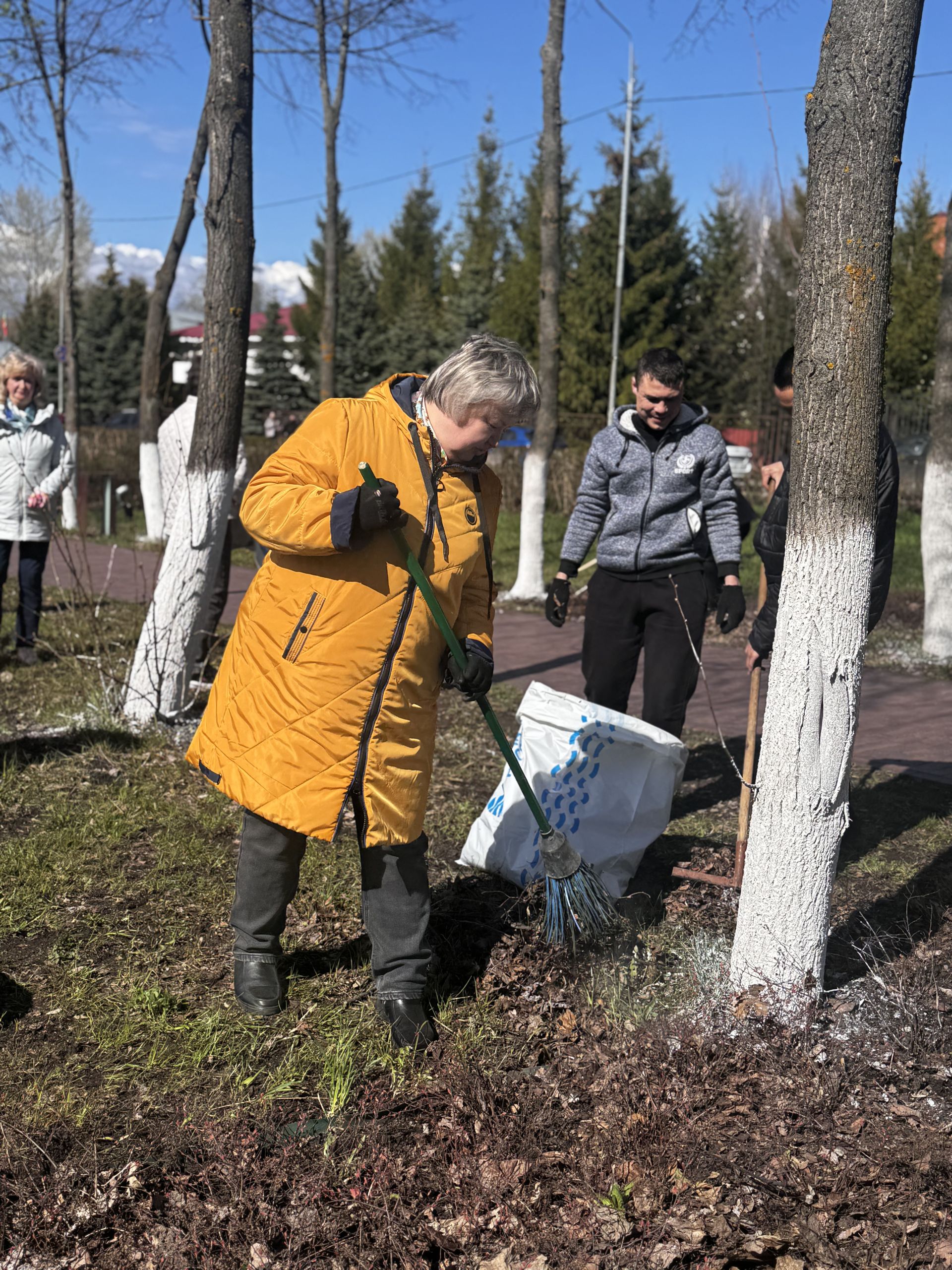 В Чистополе прошёл масштабный субботник на Центральном бульваре