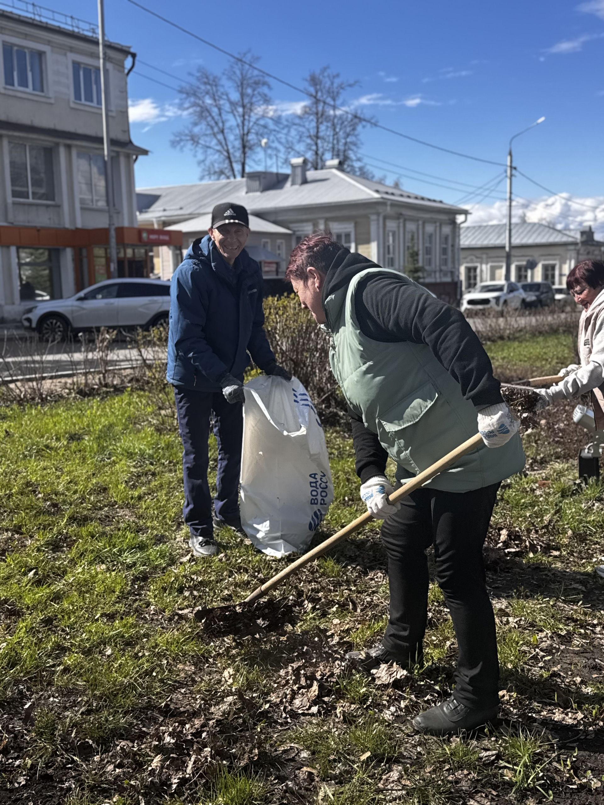 В Чистополе прошёл масштабный субботник на Центральном бульваре