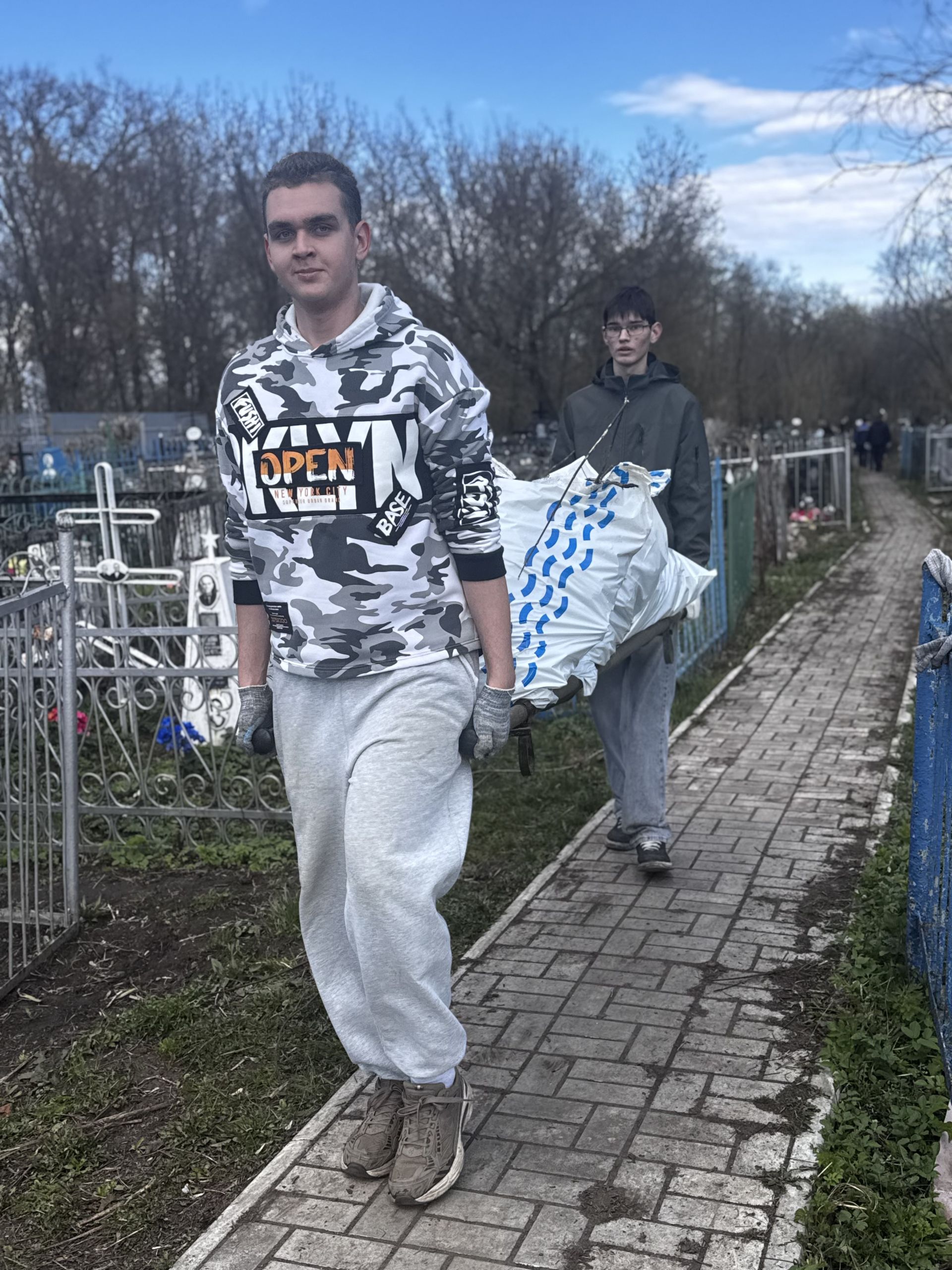 В Чистополе прошёл масштабный субботник на Центральном бульваре