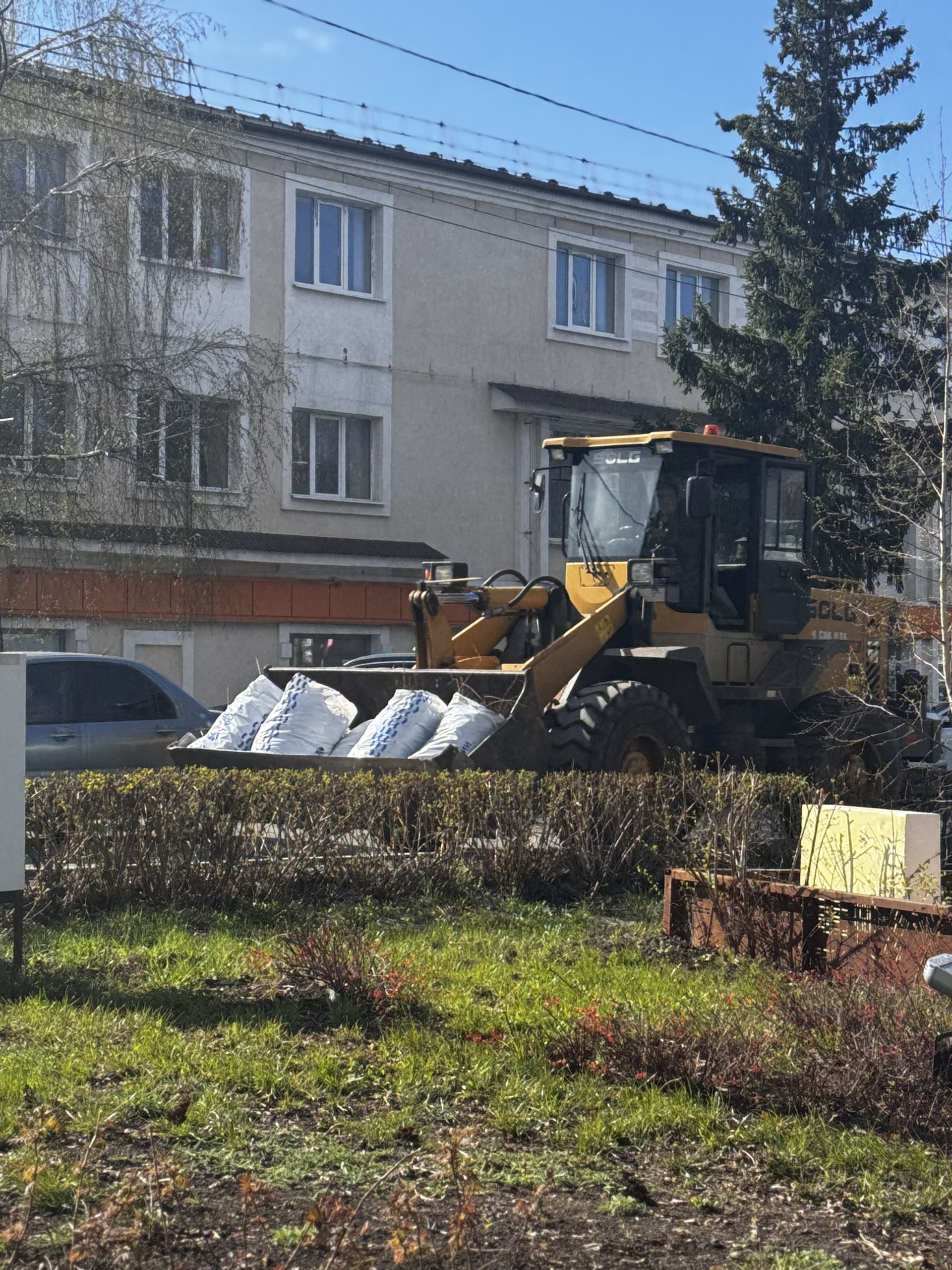В Чистополе прошёл масштабный субботник на Центральном бульваре