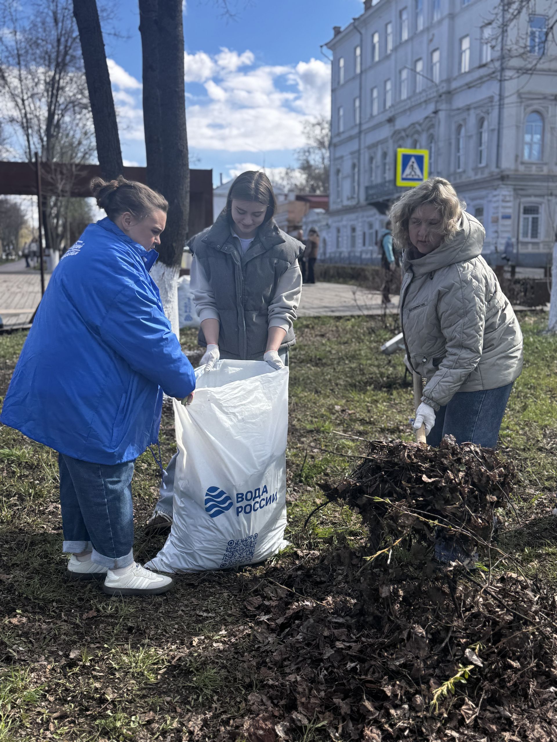 В Чистополе прошёл масштабный субботник на Центральном бульваре