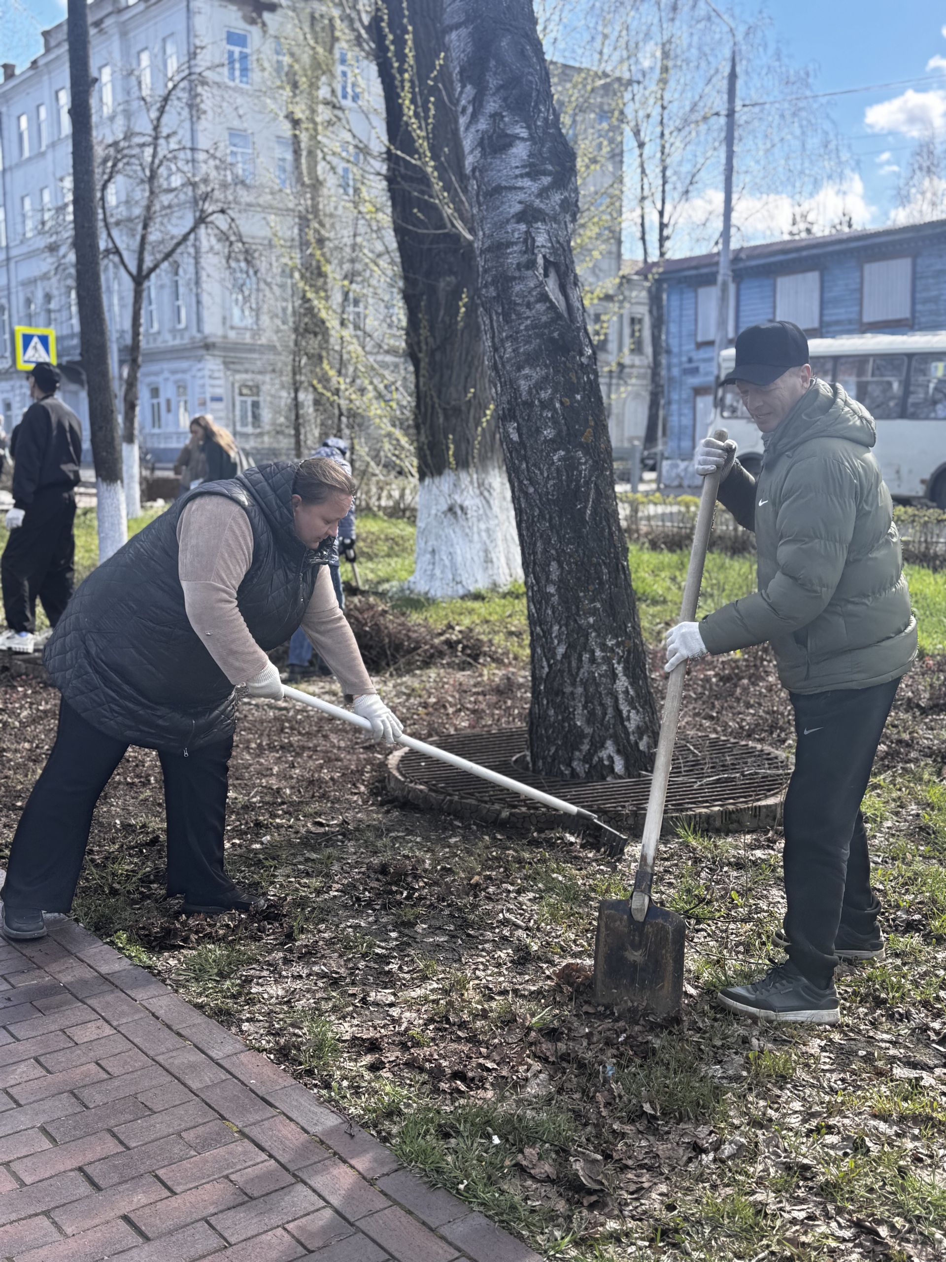 В Чистополе прошёл масштабный субботник на Центральном бульваре