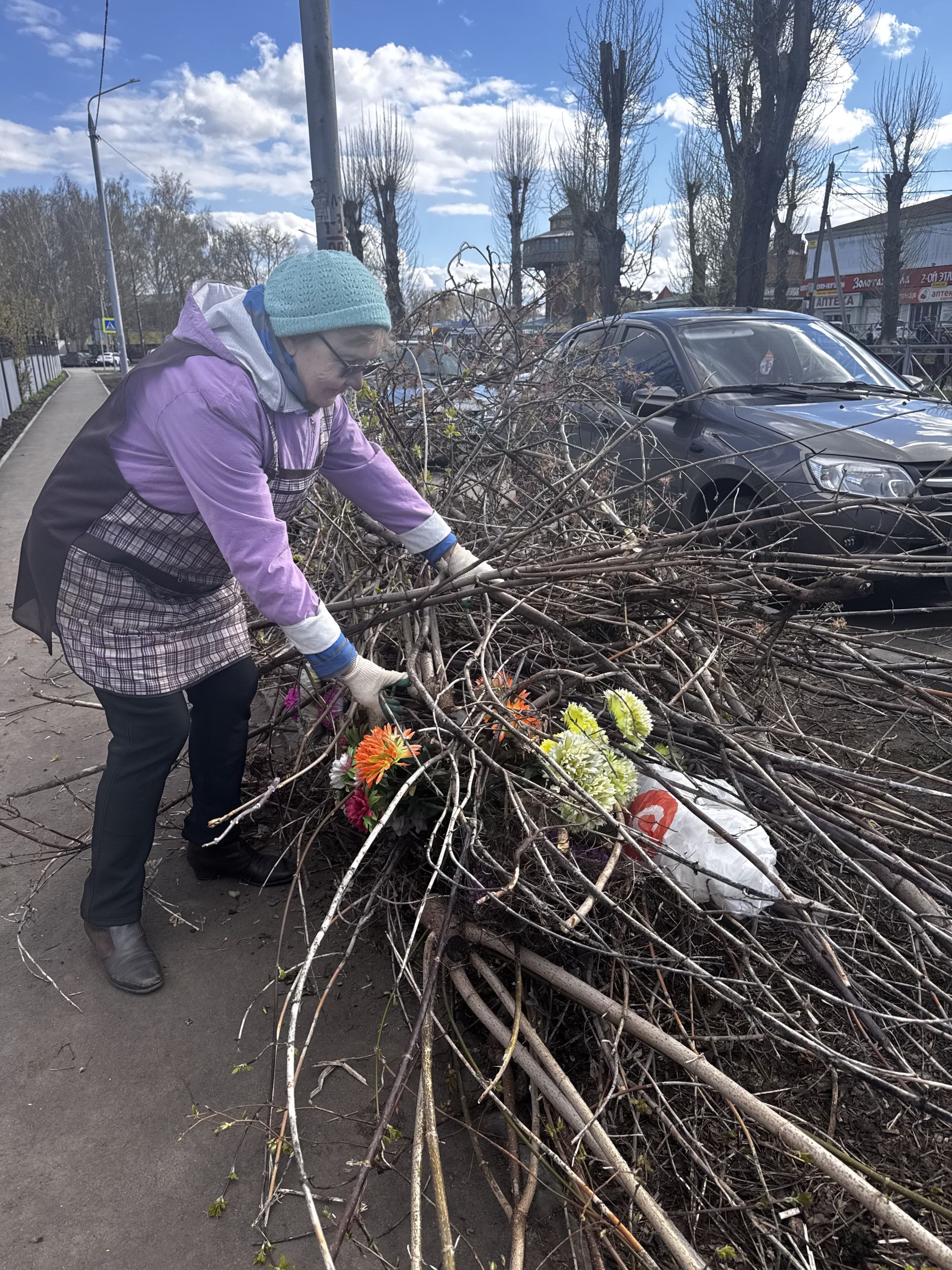 В Чистополе прошёл масштабный субботник на Центральном бульваре