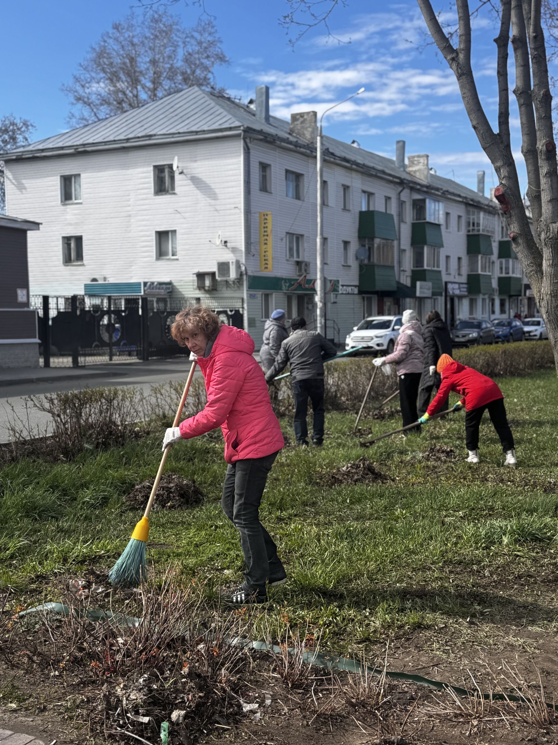 В Чистополе прошёл масштабный субботник на Центральном бульваре