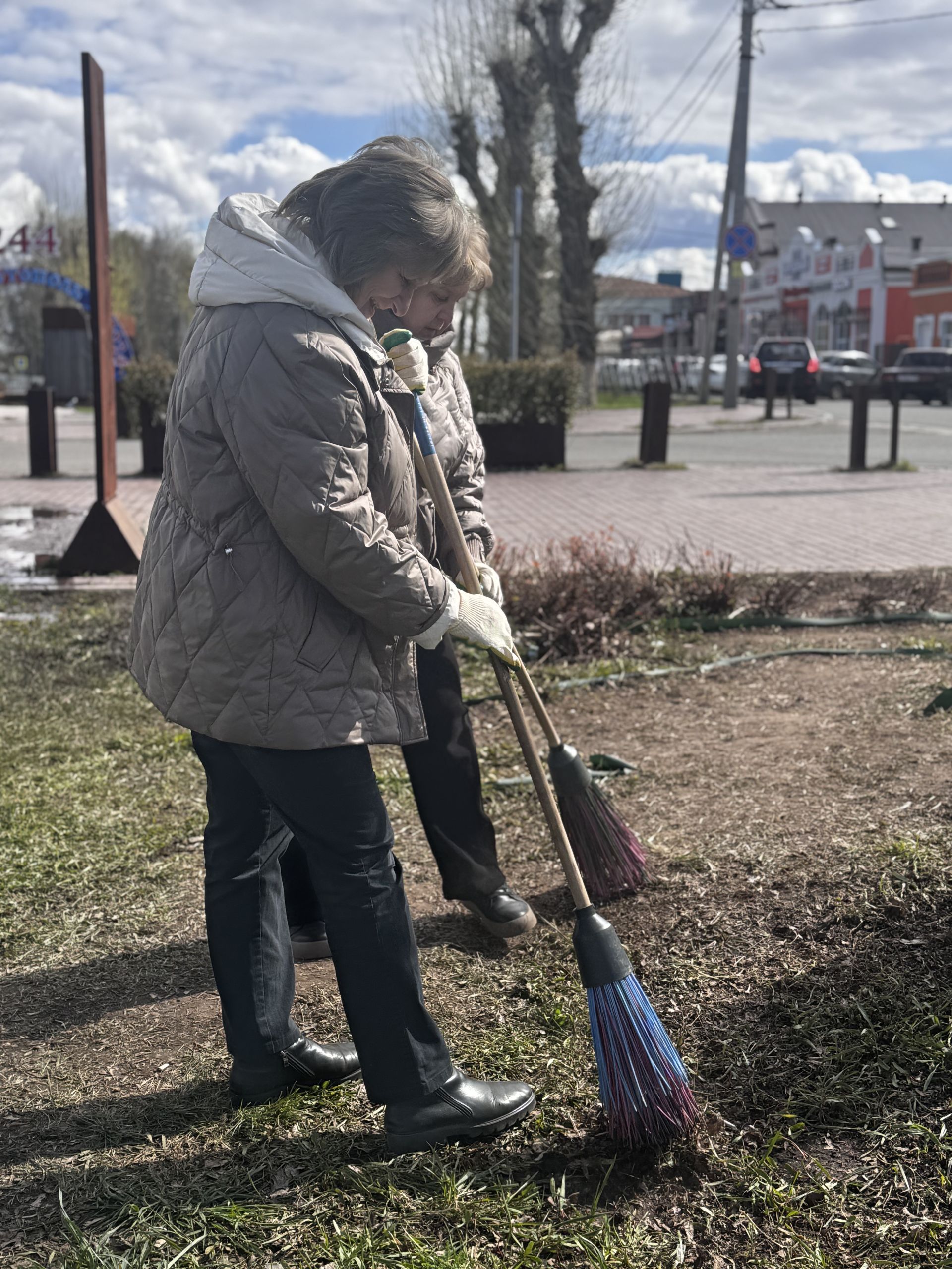 В Чистополе прошёл масштабный субботник на Центральном бульваре