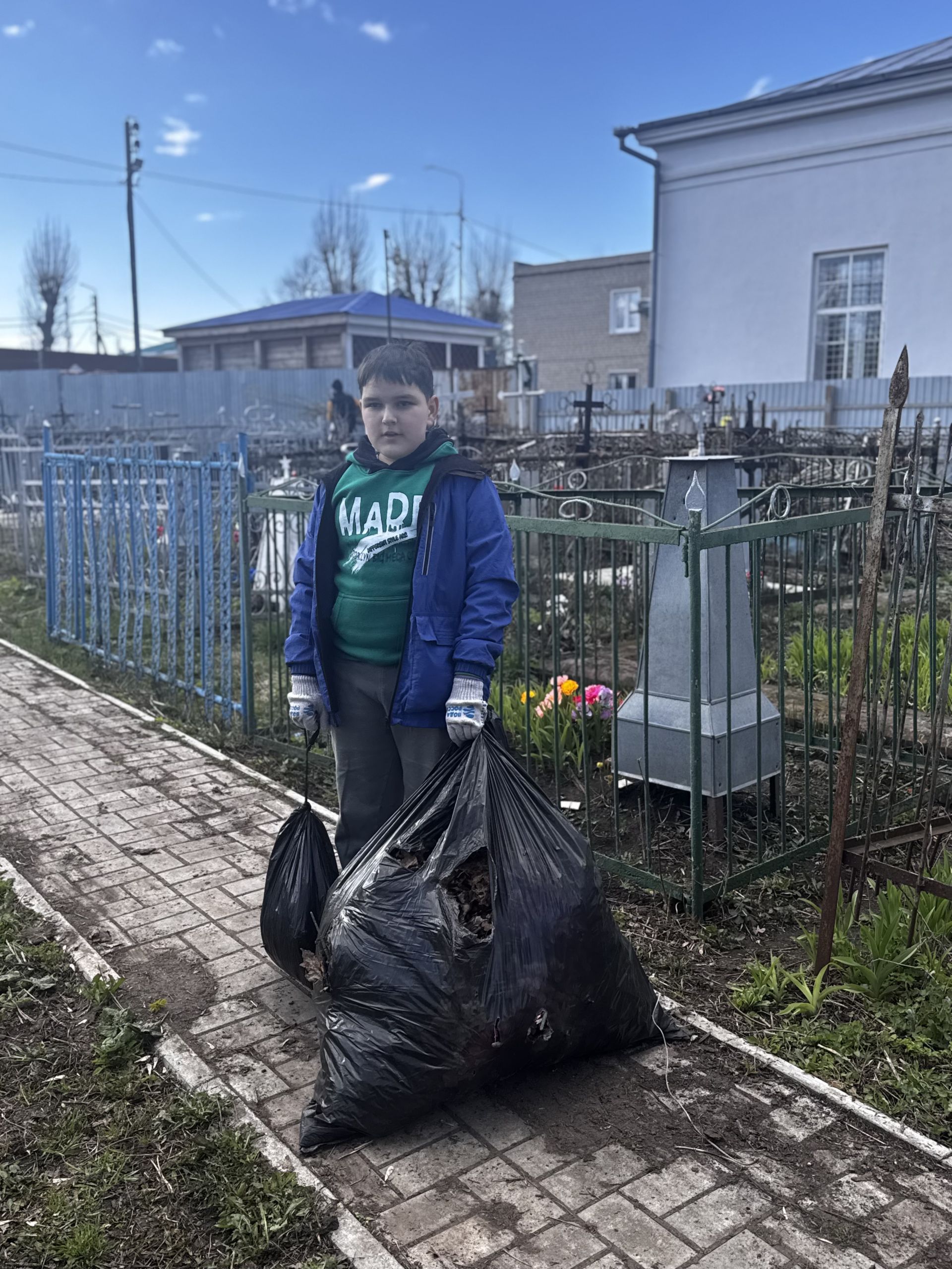 В Чистополе прошёл масштабный субботник на Центральном бульваре