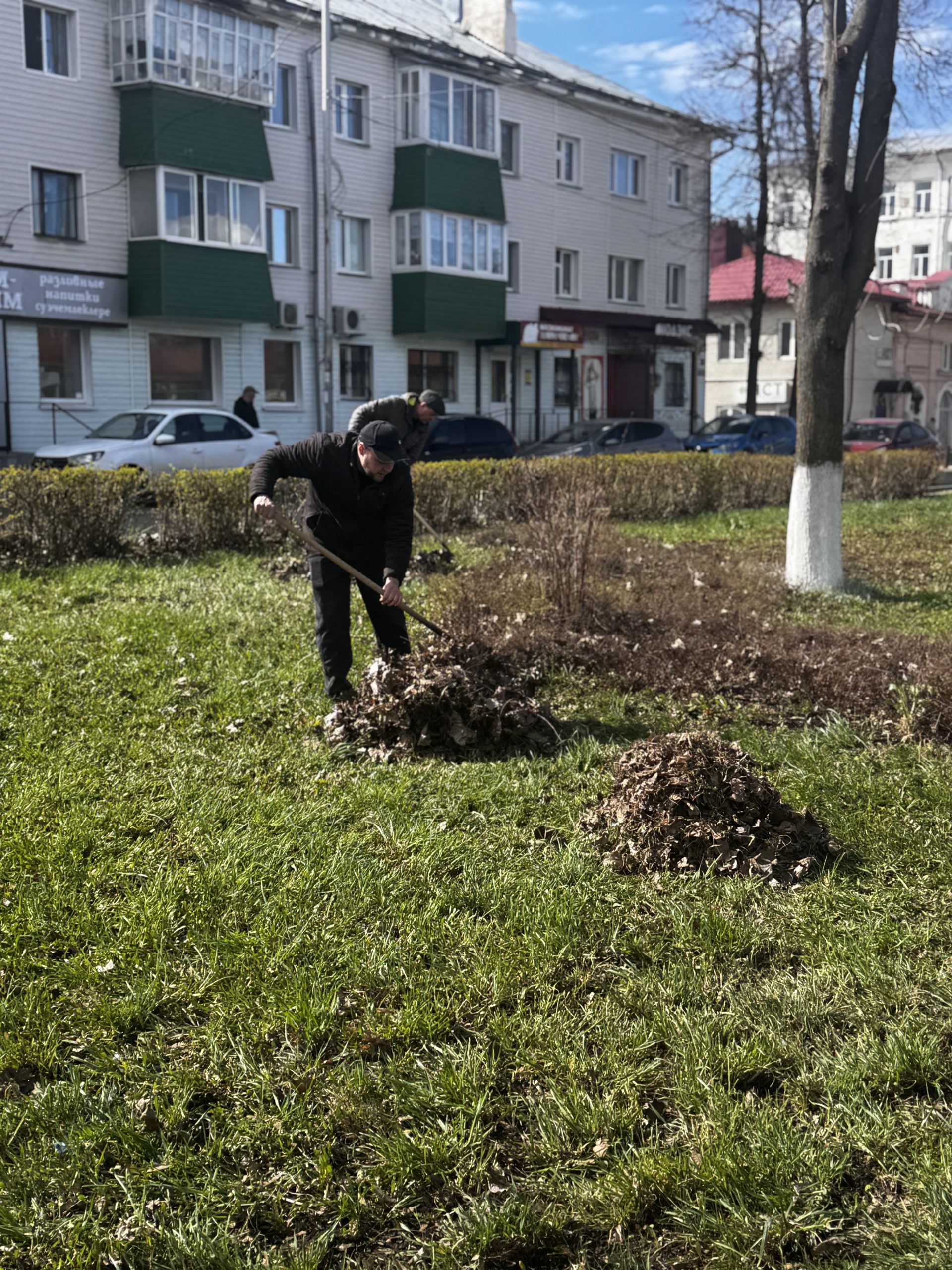 В Чистополе прошёл масштабный субботник на Центральном бульваре