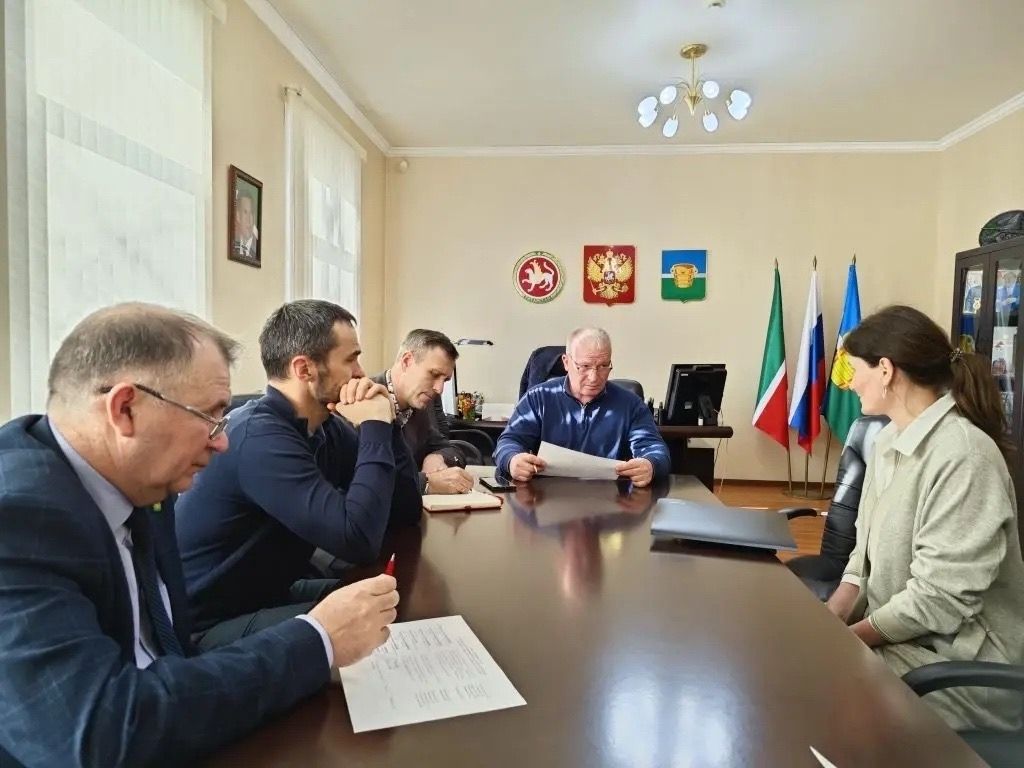 Дороги, ЖКХ и новая база отдыха: Глава Чистопольского района провёл приём граждан