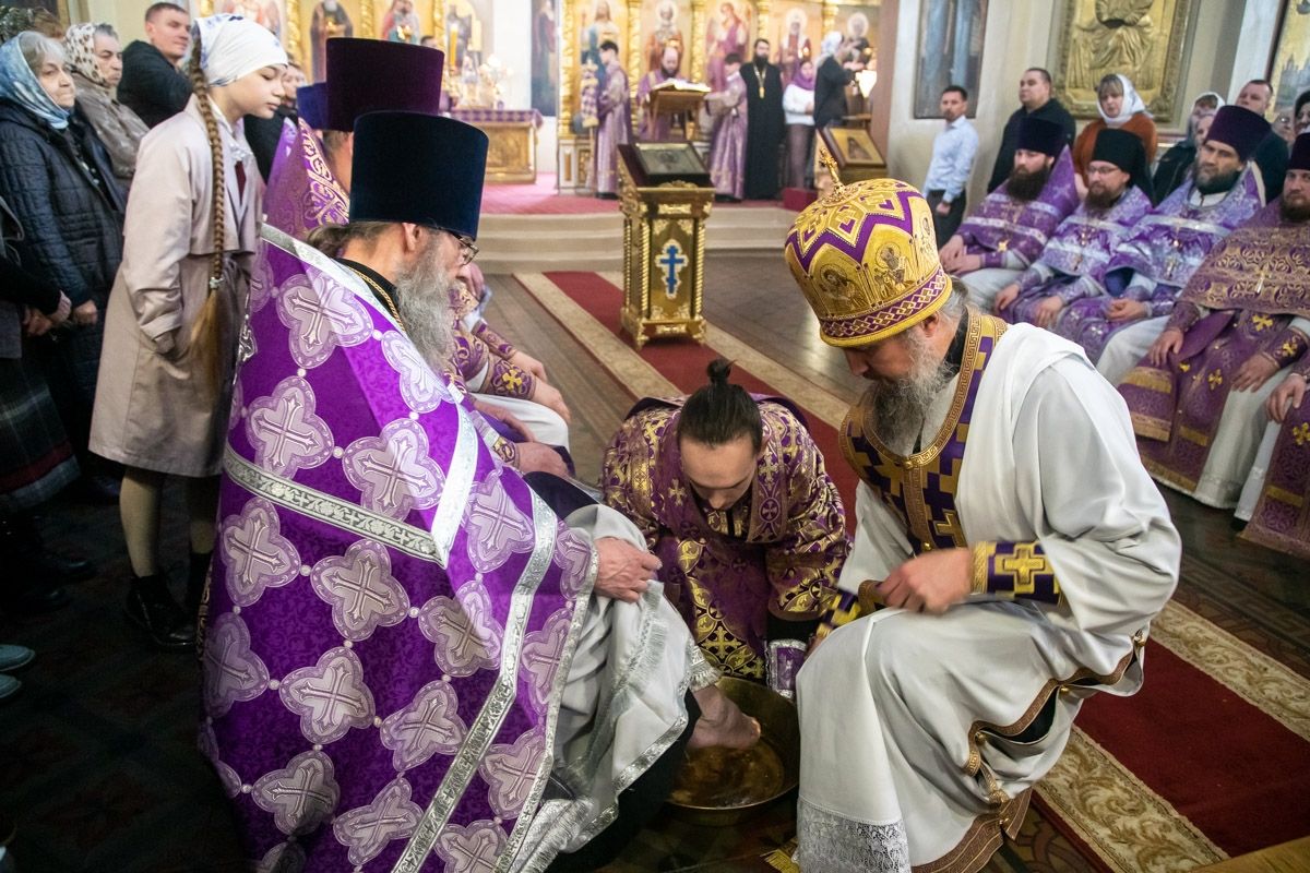 Епископ Пахомий совершил чин умовения ног в чистопольском соборе